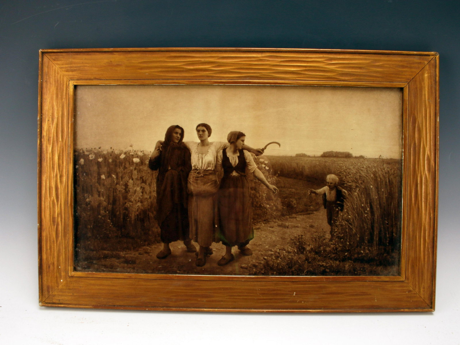 VINTAGE PRINT OF FIELD WORKERS IN OAK FRAME: VINTAGE PRINT OF FIELD WORKERS IN OAK FRAME