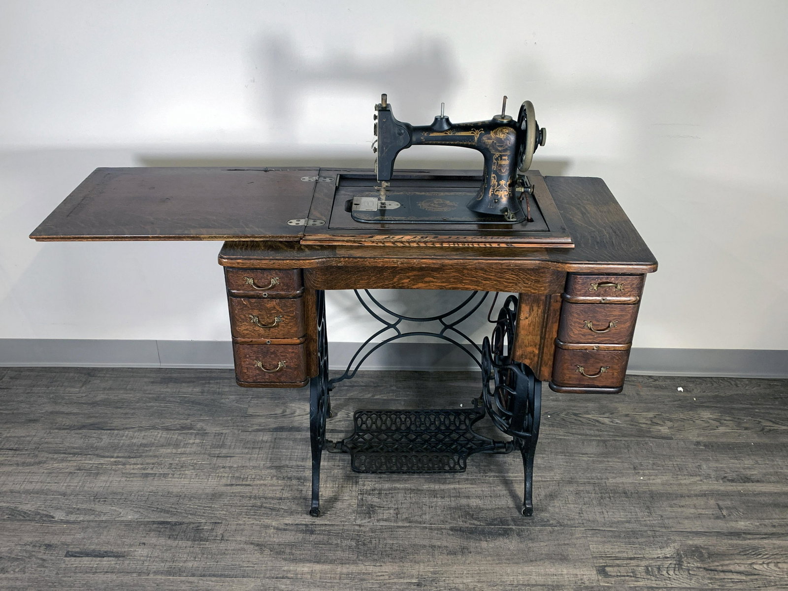 SEWING TABLE WITH TRESTLE AND STRAWBRIDGE AND CLOTHIER MACHINE: SEWING TABLE WITH TRESTLE AND STRAWBRIDGE AND CLOT