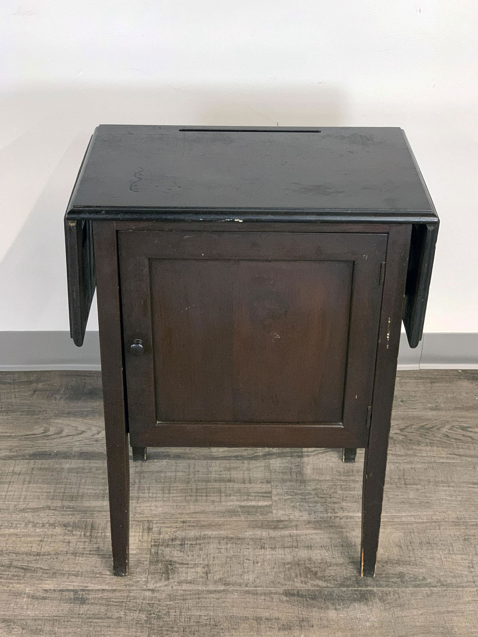 DROP LEAF SIDE TABLE: DROP LEAF SIDE TABLE