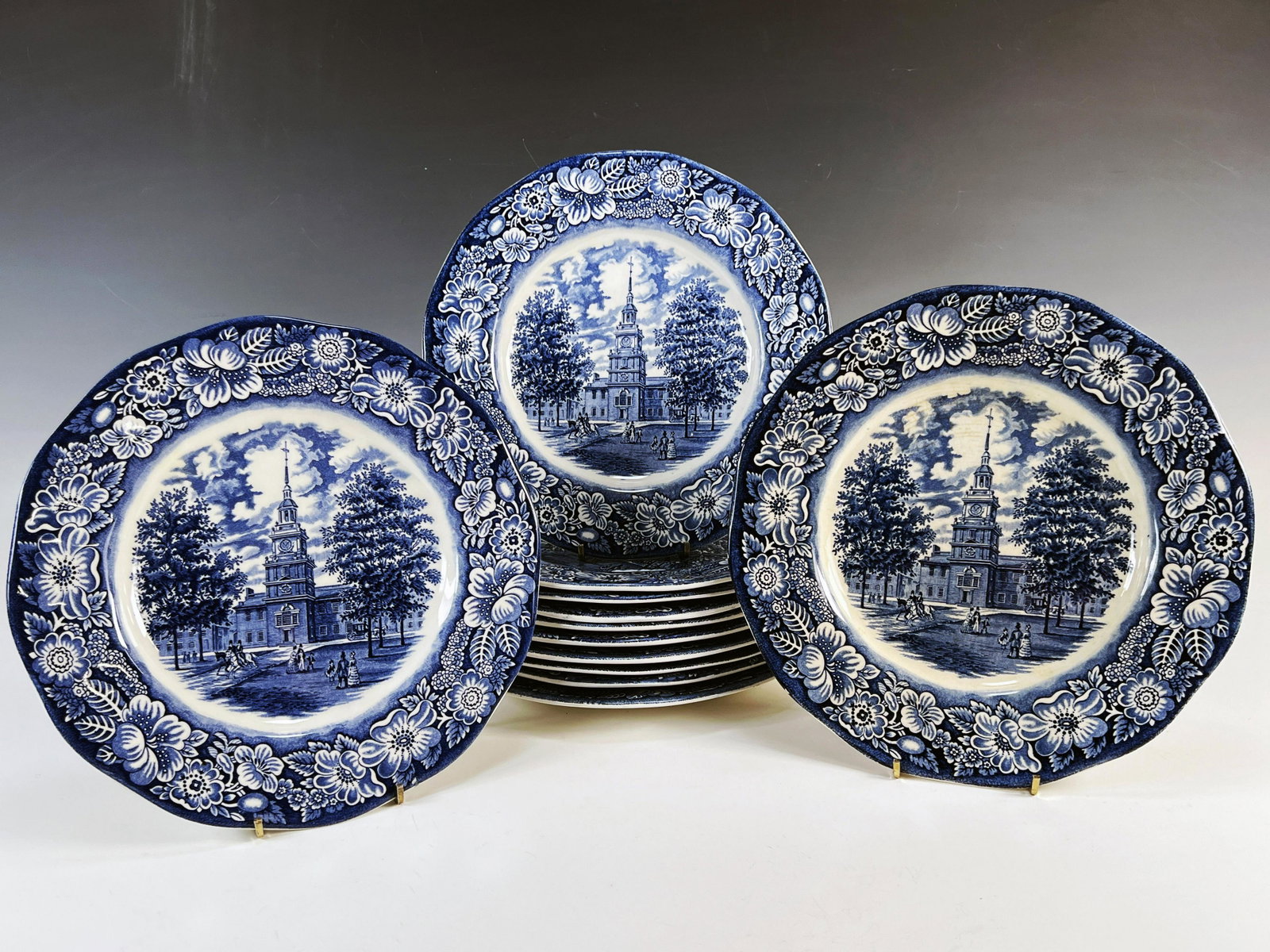 12 LIBERTY BLUE INDEPENDENCE HALL IRONSTONE PLATES: 12 LIBERTY BLUE INDEPENDENCE HALL IRONSTONE PLATES