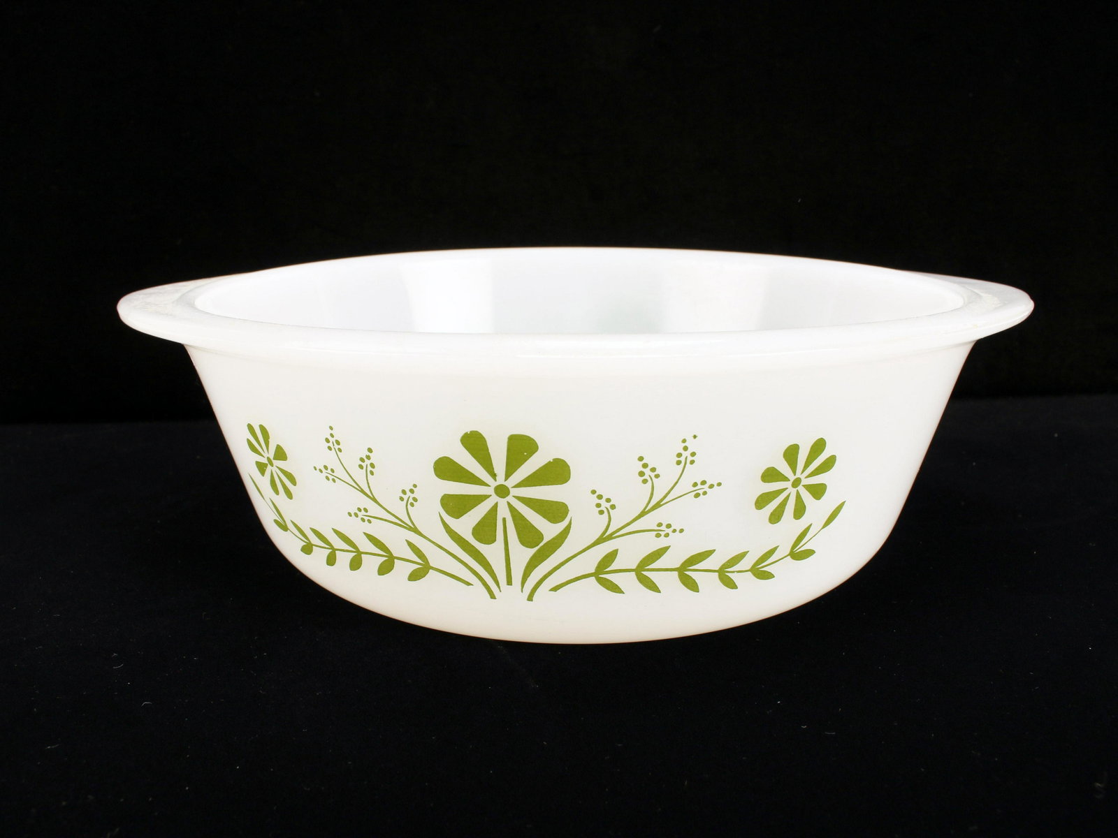 VINTAGE GLASBAKE GREEN DAISY CASSEROLE: VINTAGE GLASBAKE GREEN DAISY CASSEROLE