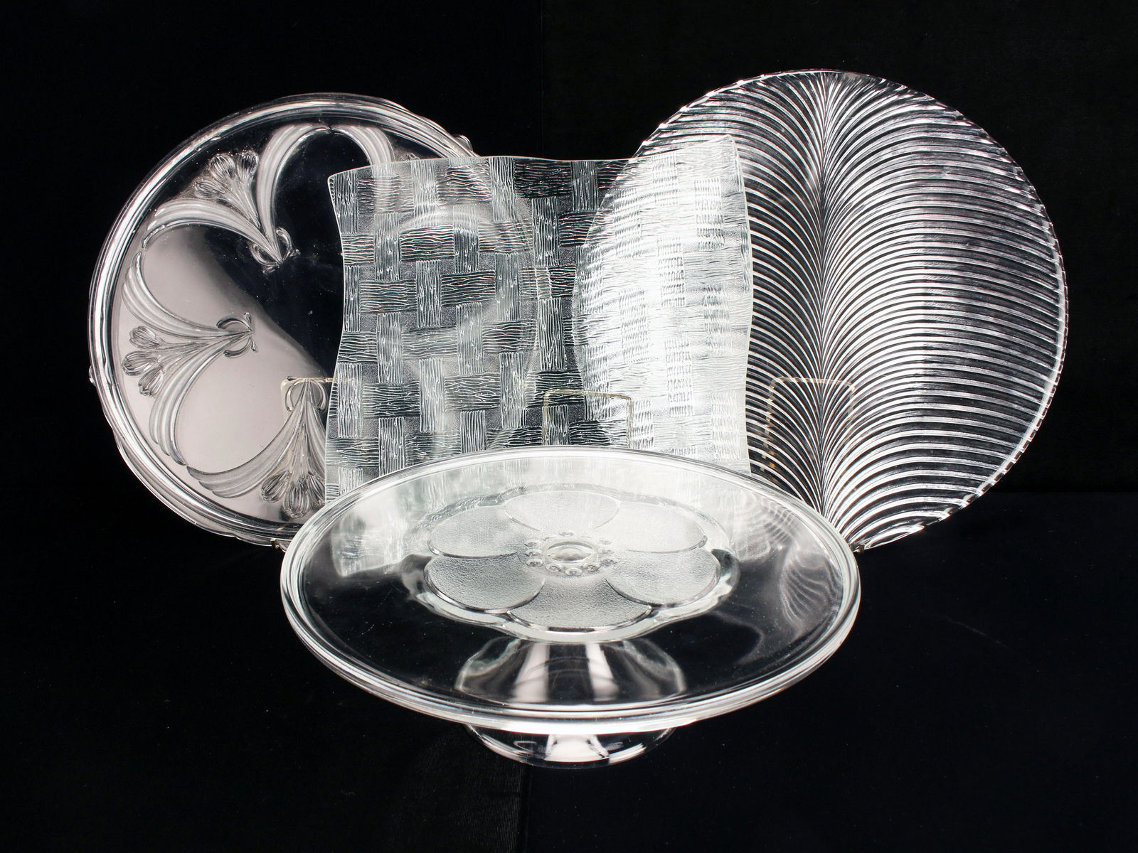 LOT OF GLASS SERVING TRAYS & CAKE STAND (1 of 7)