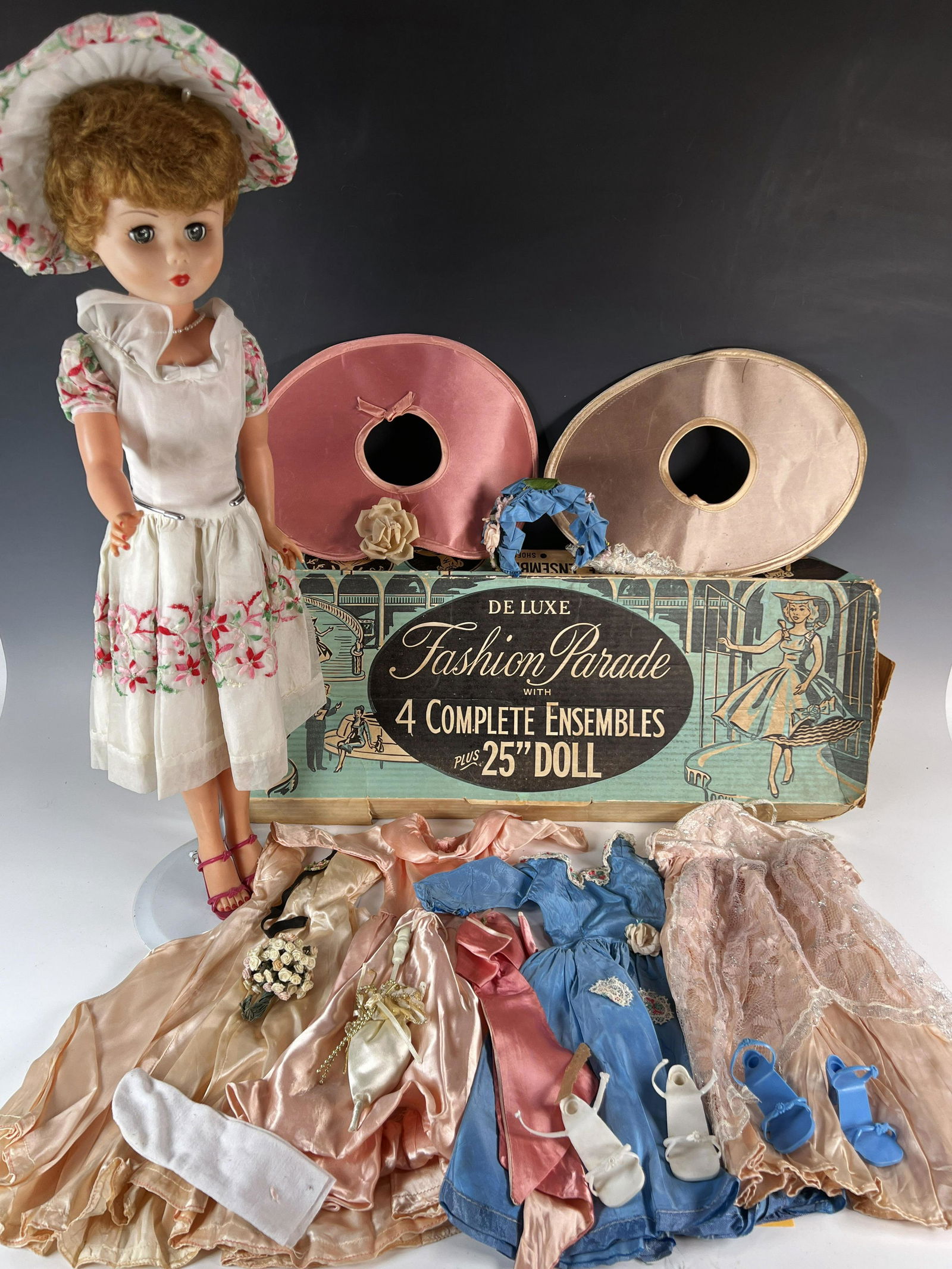 DELUXE FASHION PARADE WITH 4 COMPLETE ENSEMBLES (1 of 4)