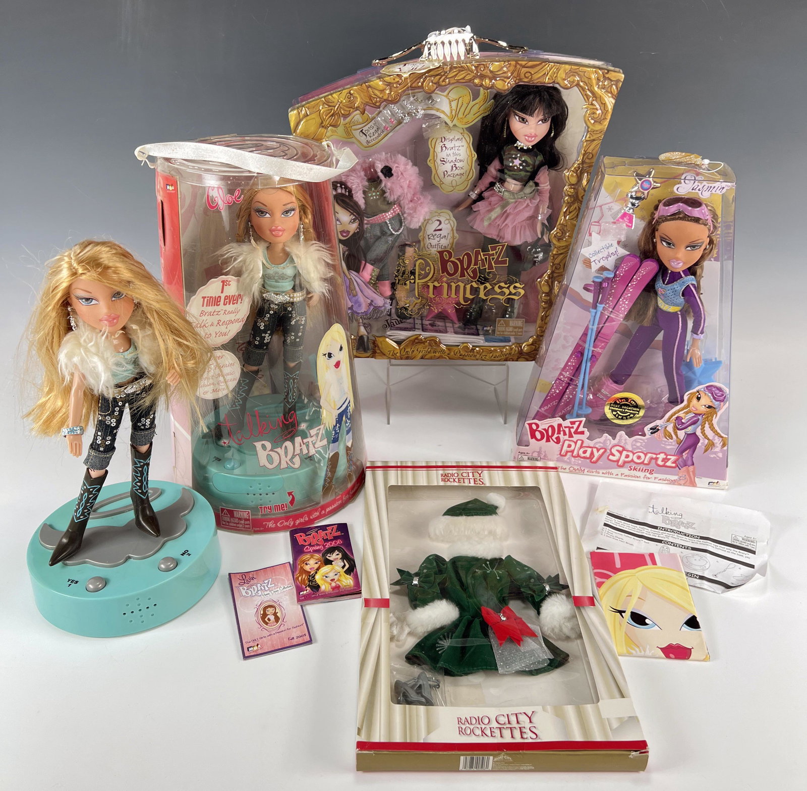 LOT OF BRATZ DOLLS SOME IN BOX: LOT OF BRATZ DOLLS SOME IN BOX