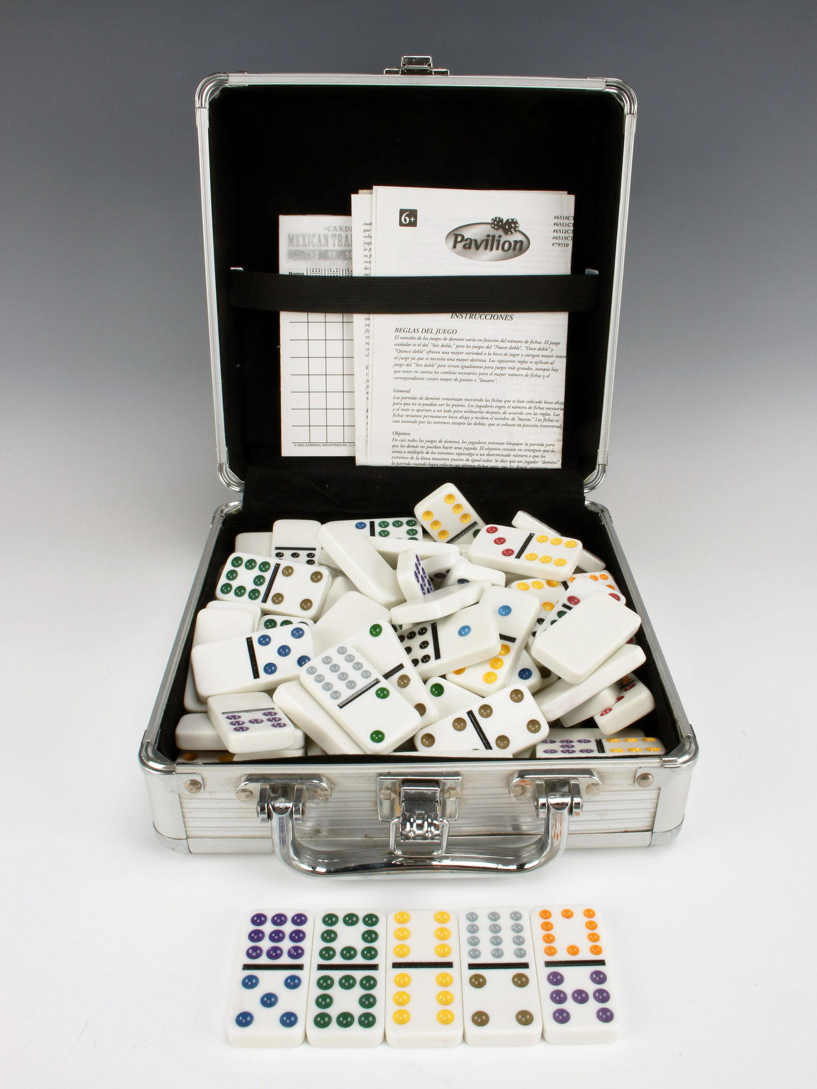 DOMINOES IN CASE: DOMINOES IN CASE