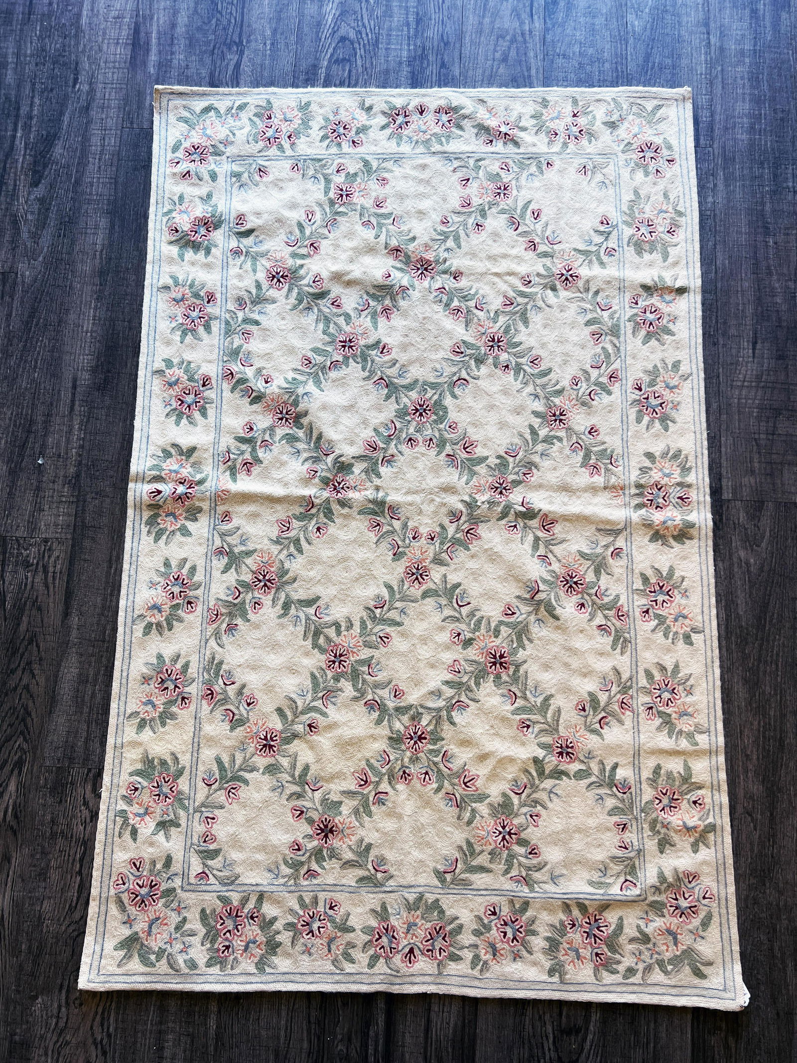 CHAIN STITCH RUG IN TRELLIS STYLE (1 of 4)