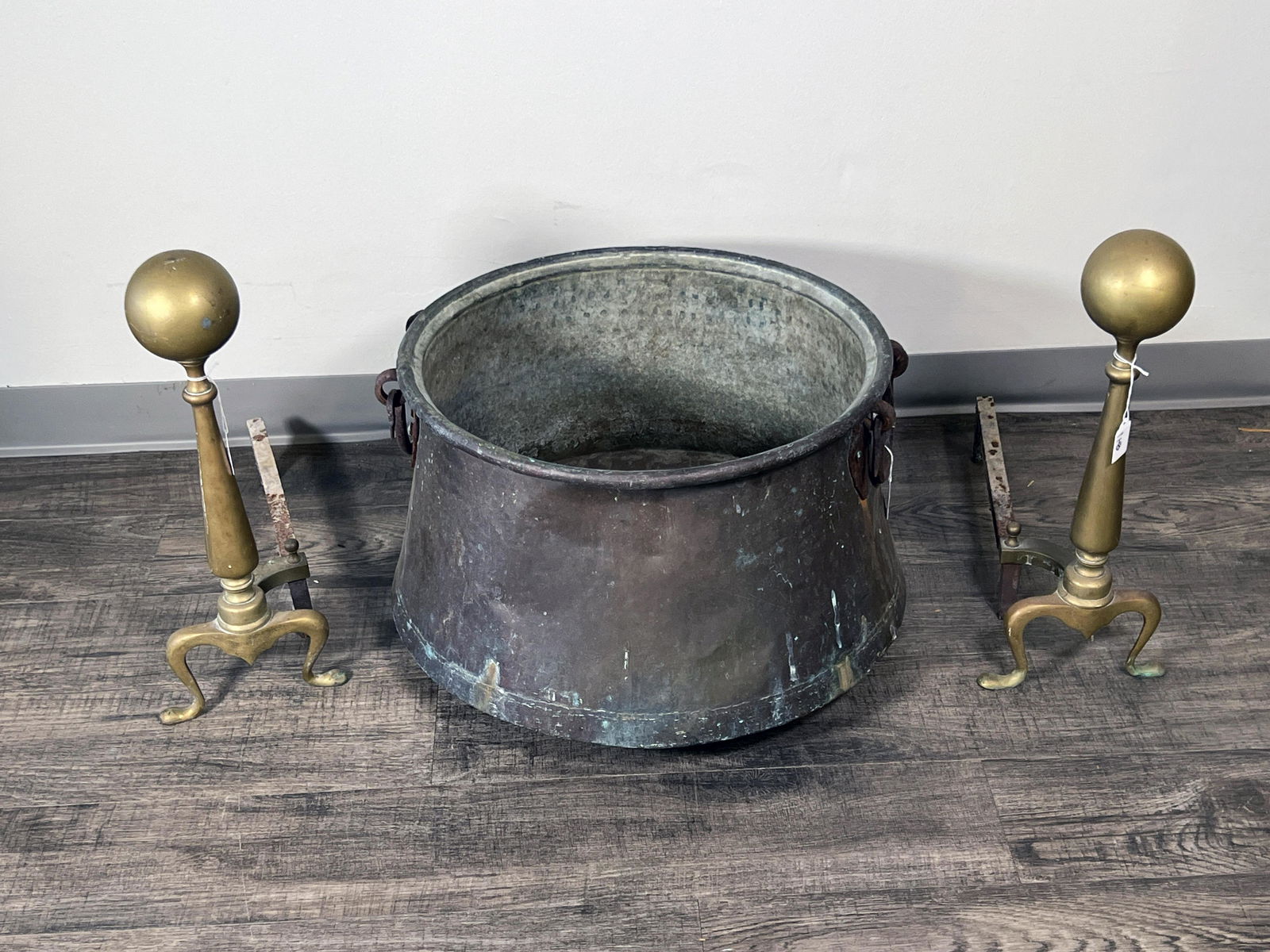 ANDIRONS AND COPPER KETTLE CAULDRON (1 of 7)