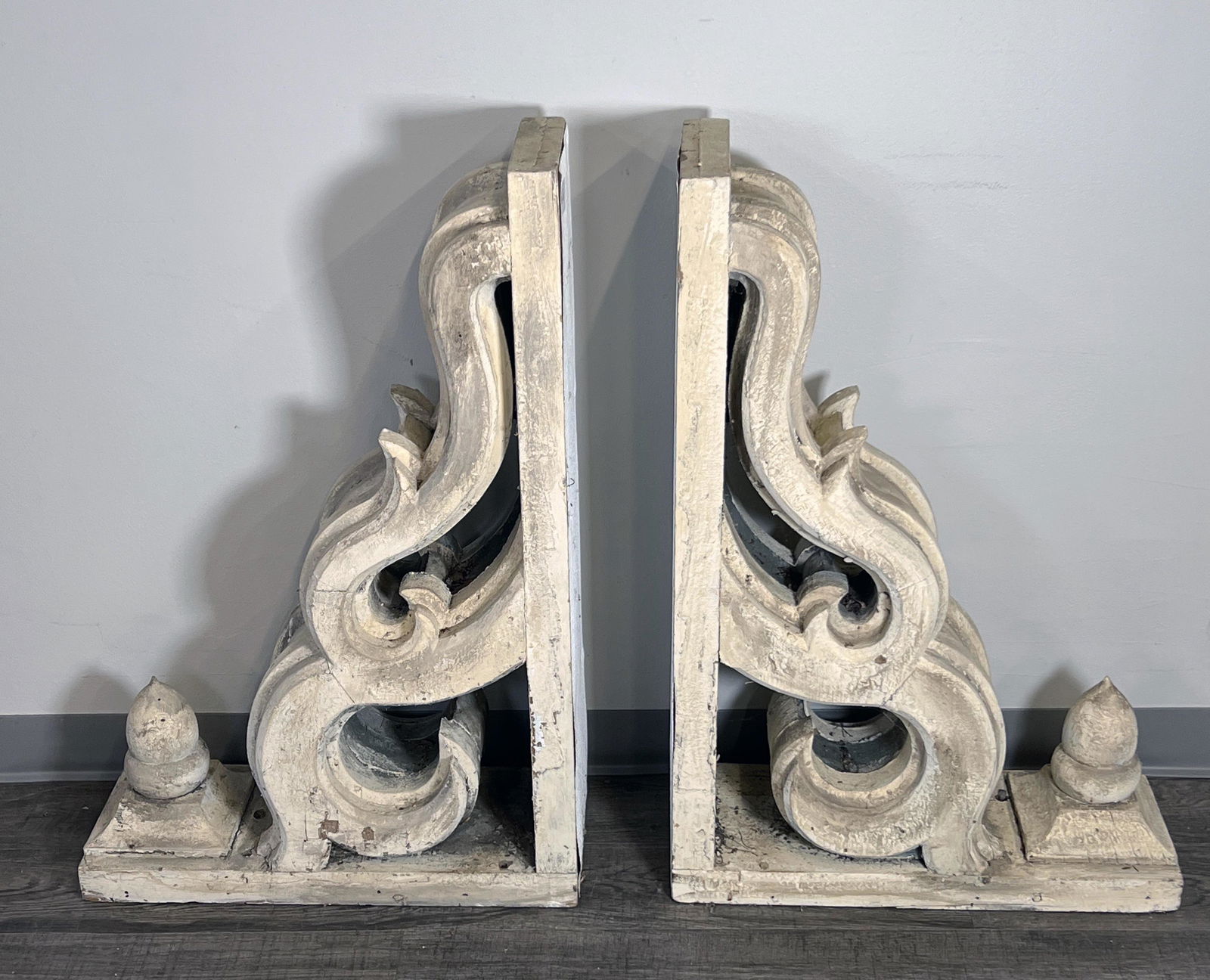 LARGE HEAVY WHITE ARCHITECTURAL CORBELS (1 of 3)
