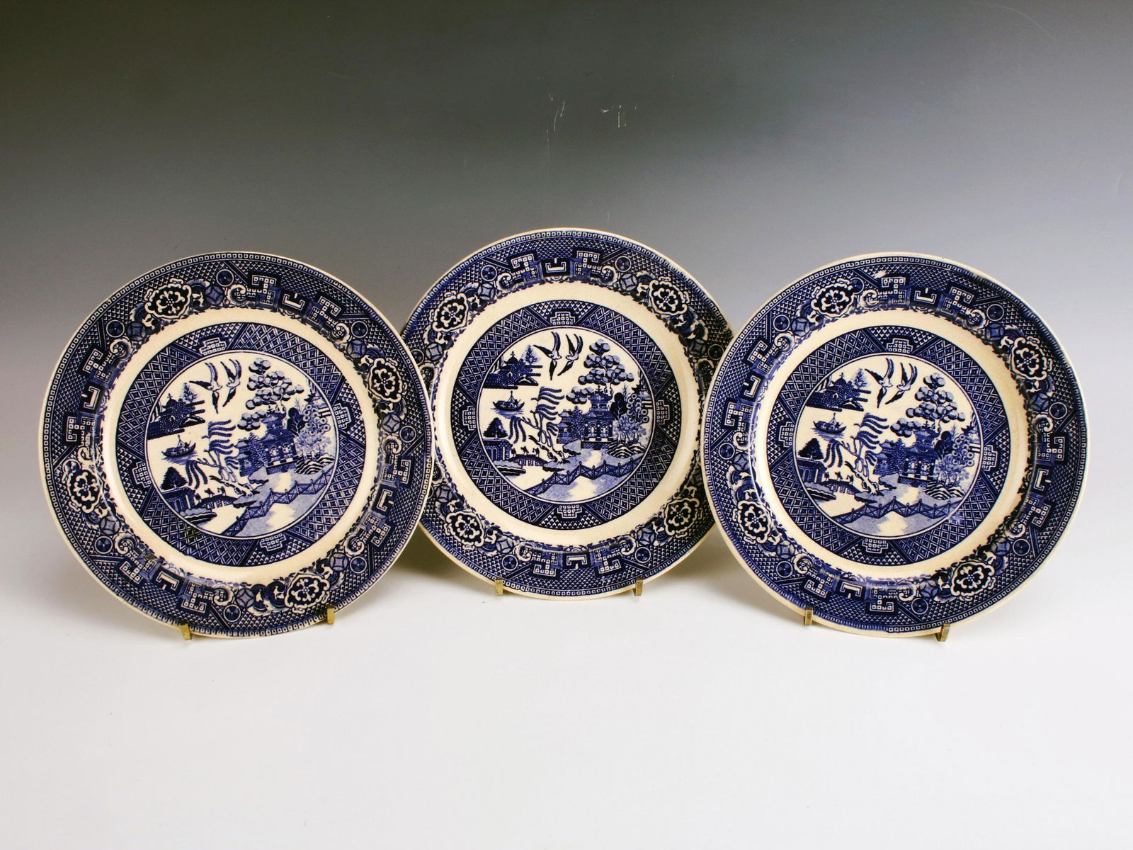 THREE BLUE WILLOW 7 INCH DESSERT PLATES (1 of 5)