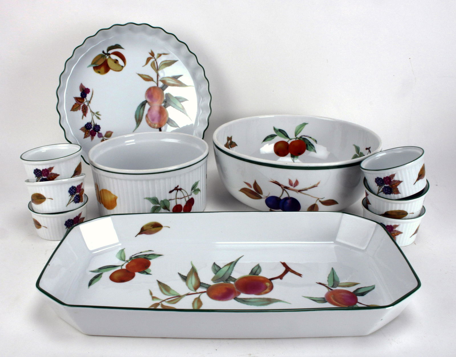 ROYAL WORCESTER EVESHAM VALE BAKING & SERVING PIECES (1 of 3)