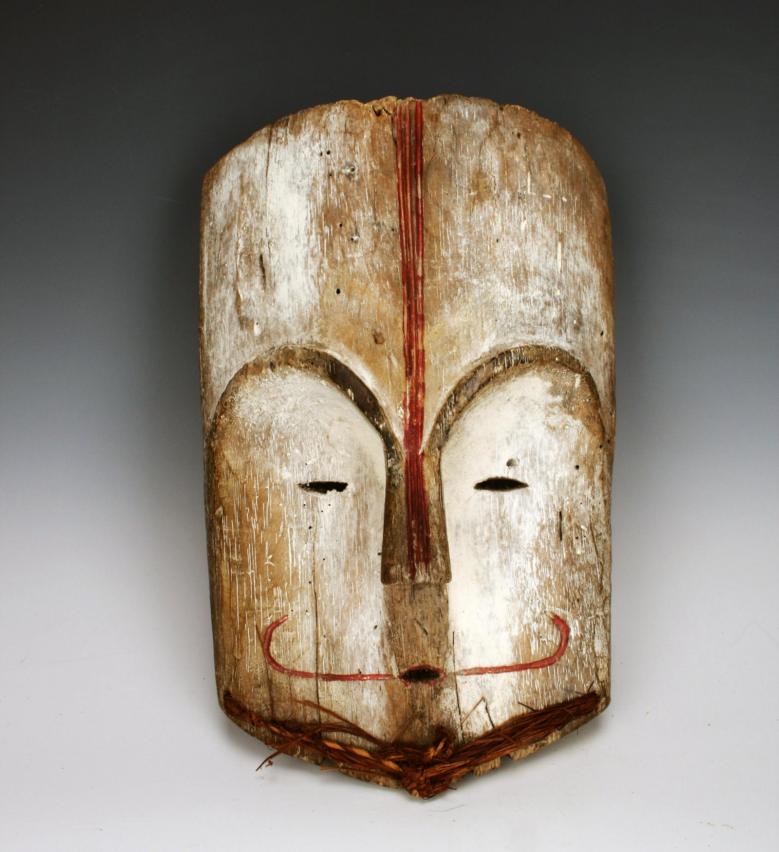 A WHITE MASK MITSOGO GABON CENTRAL AFRICA: A WHITE MASK MITSOGO GABON CENTRAL AFRICA