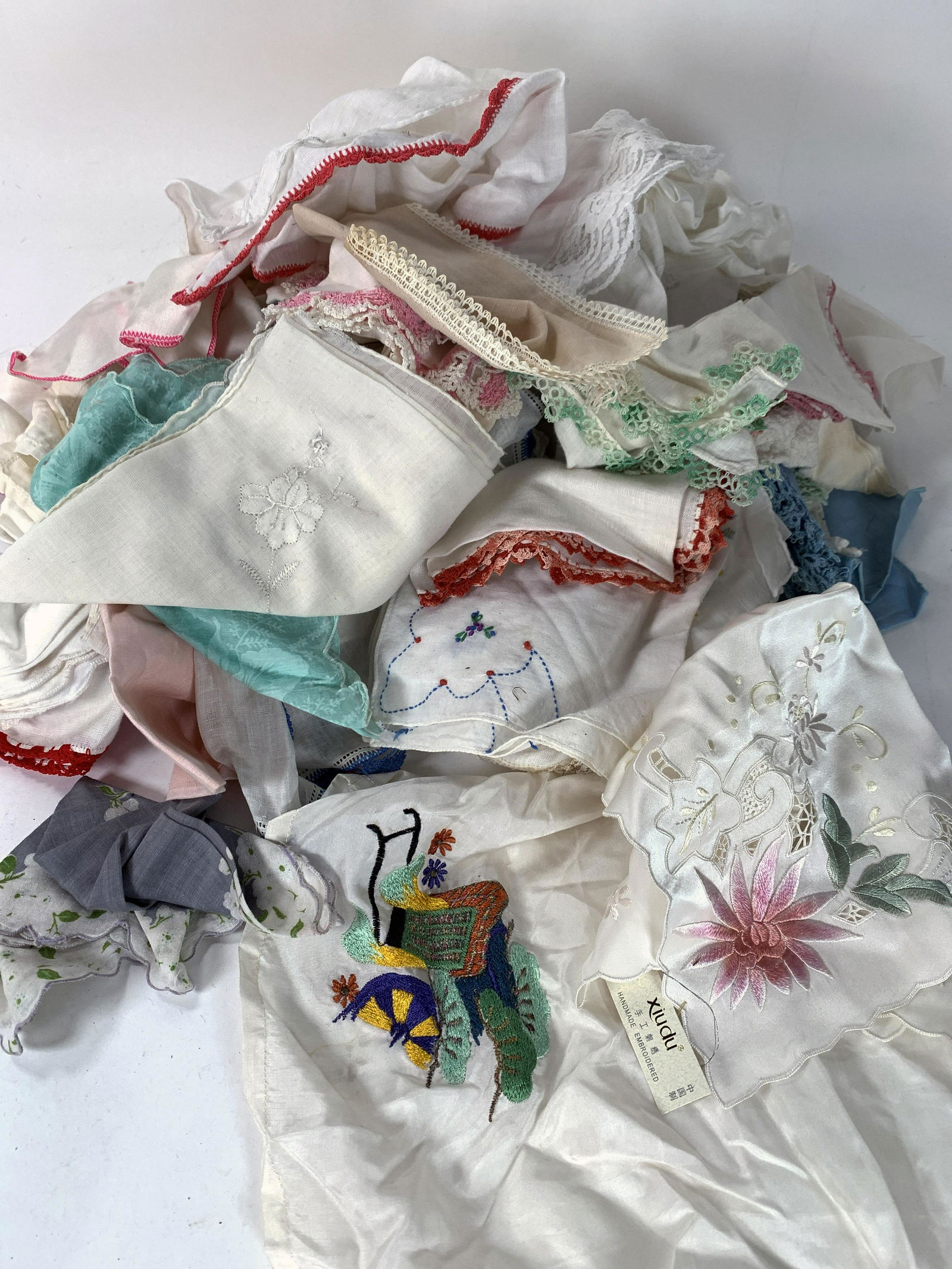 LOT OF HANDKERCHIEFS: LOT OF HANDKERCHIEFS