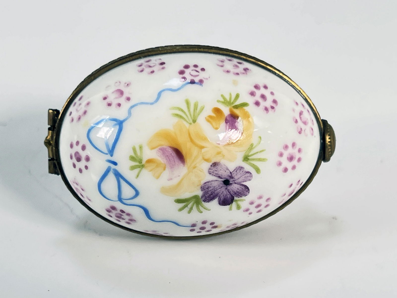 SMALL HAND PAINTED HINGED LIMOGES EGG BOX (1 of 4)
