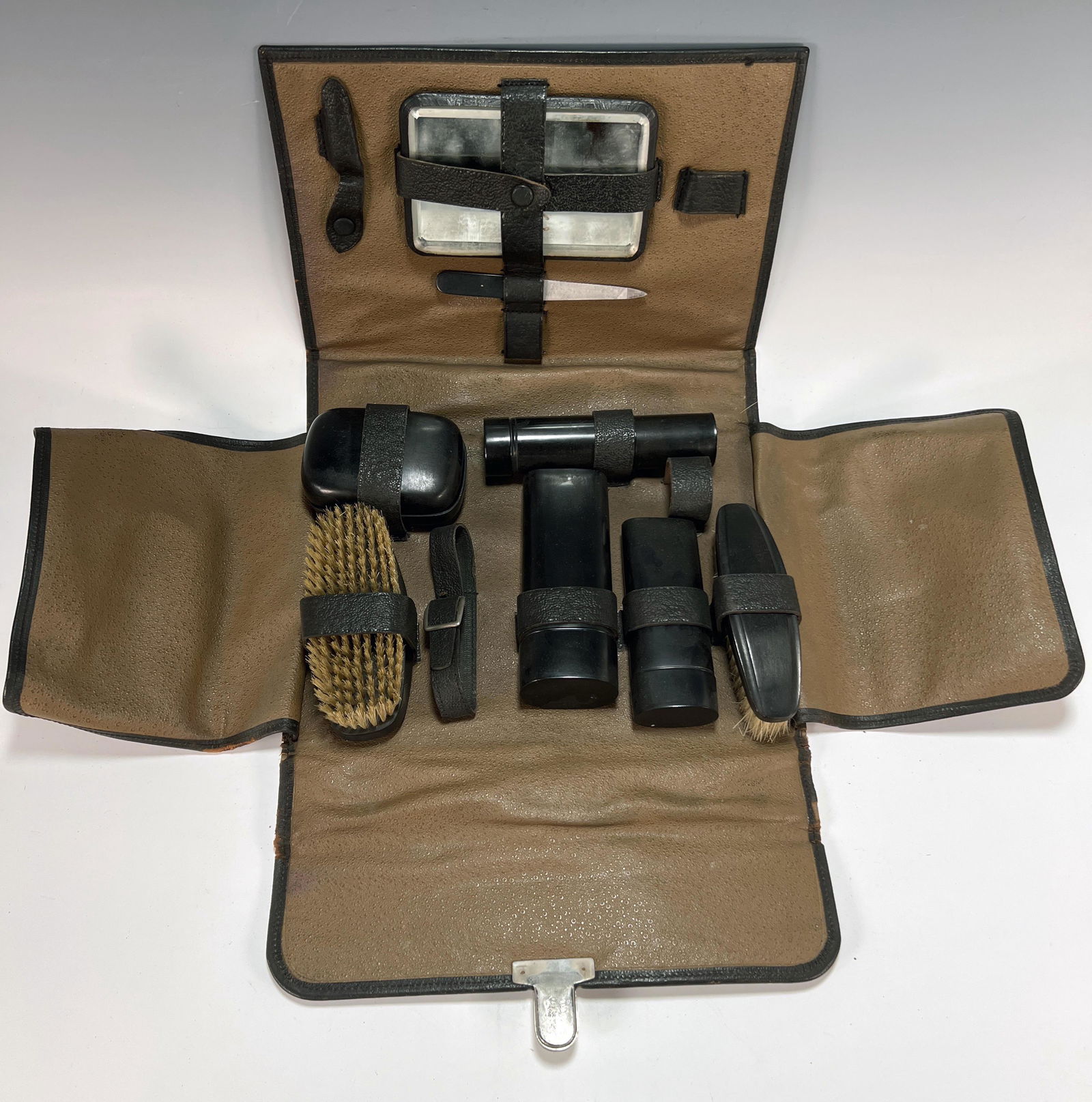 VINTAGE SHAVING KIT (1 of 6)