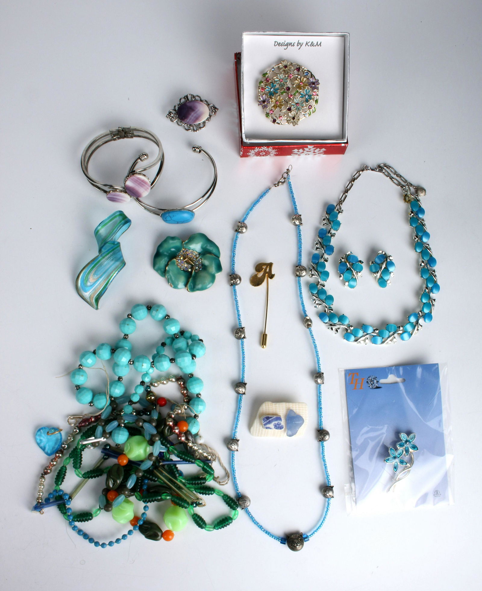 TURQUOISE COSTUME JEWELRY LOT (1 of 6)