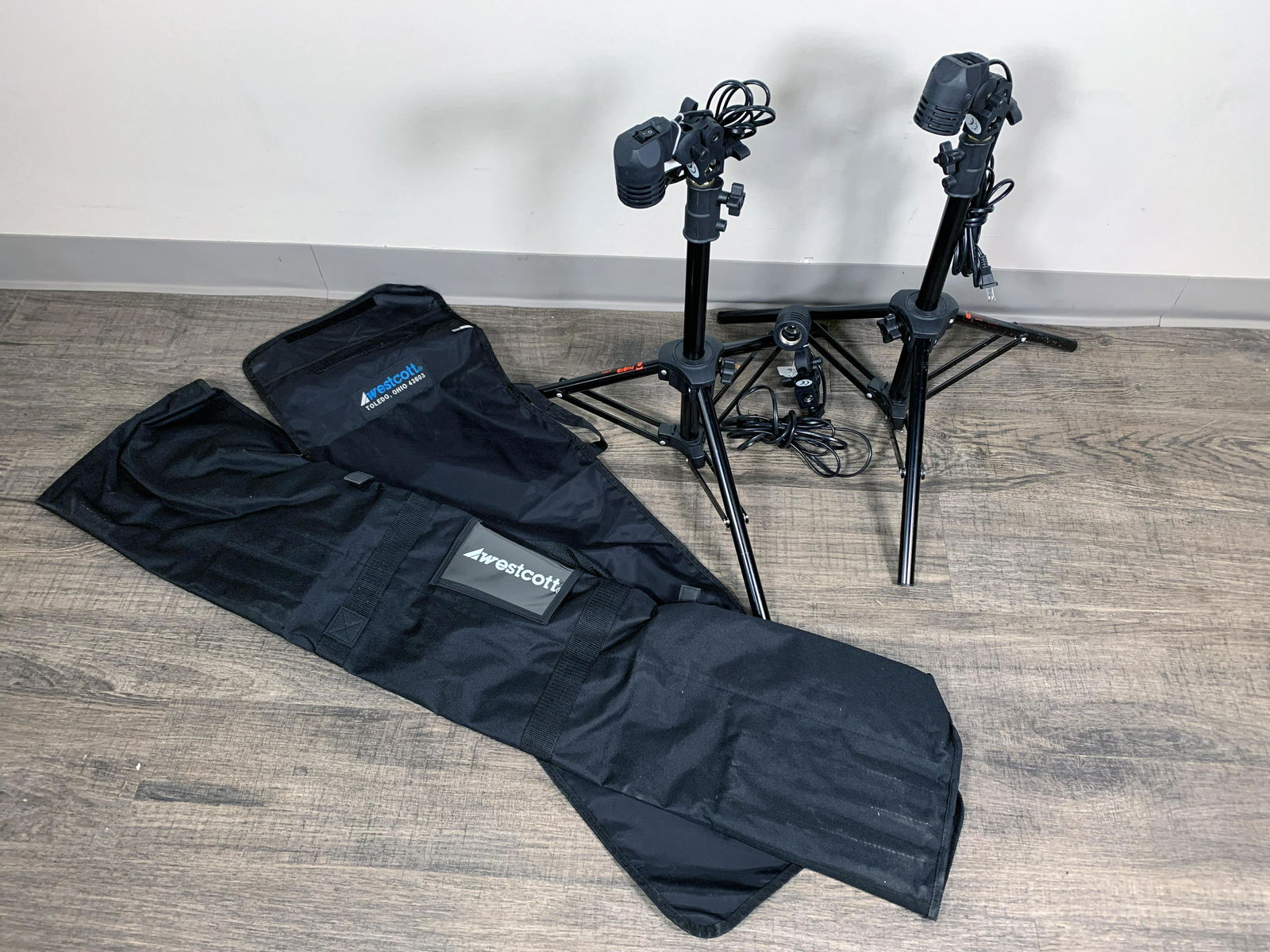 2 TRIPODS, 3 LIGHT SOCKETS FOR STANDS, 2 CARRYING CASES (1 of 3)