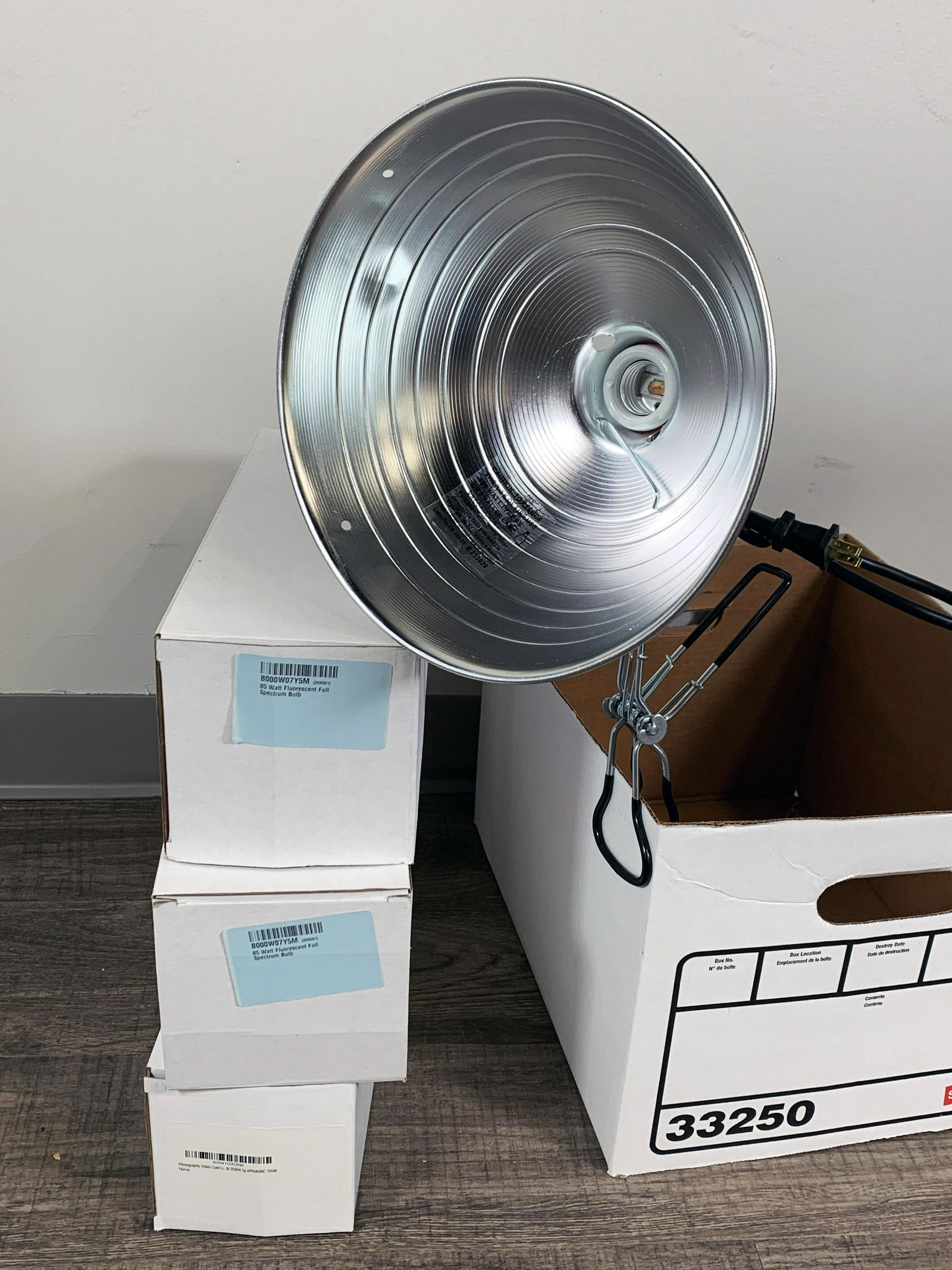 10.5" BROODER CLAMP LIGHT W PORCELAIN SOCKET & BULBS (1 of 3)