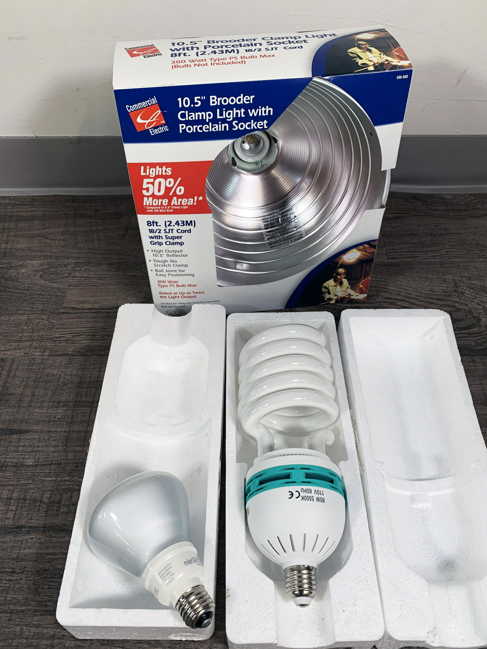 NEW 10.5" BROODER CLAMP LIGHT W PORCELAIN SOCKET IN BOX & BULBS (1 of 2)