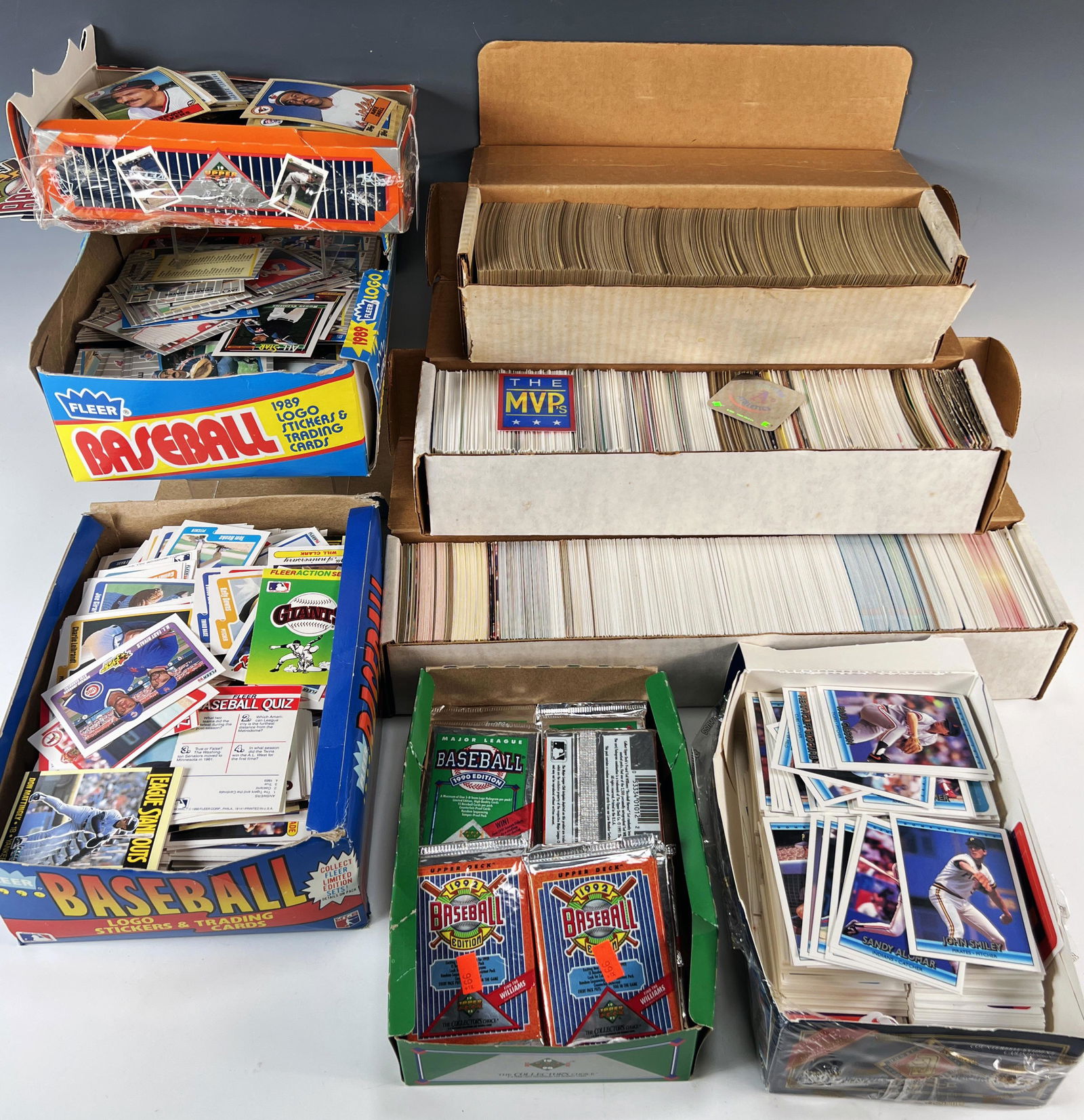 LARGE LOT OF BASEBALL CARDS SOME SEALED (1 of 4)