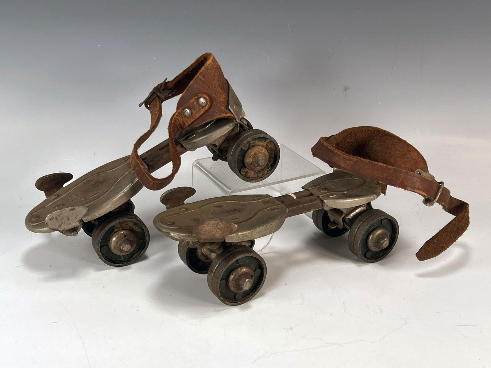 PAIR VINTAGE HUSTLER SPEED KING METAL ROLLER SKATES: PAIR VINTAGE HUSTLER SPEED KING METAL ROLLER SKATE
