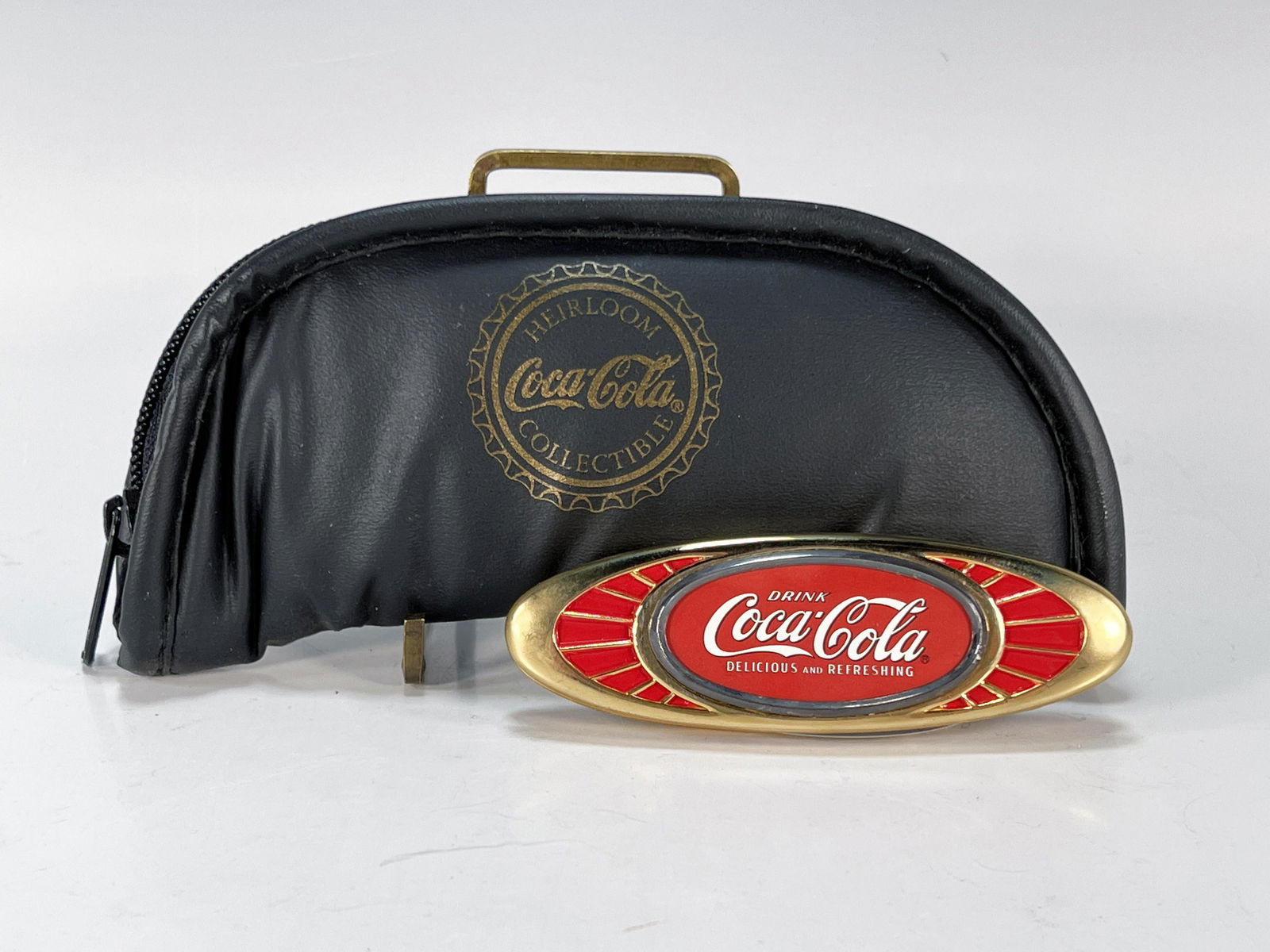 COCA COLA HEIRLOOM COLLECTIBLES POCKET KNIFE BOTTLE OPENER IN CASE (1 of 3)
