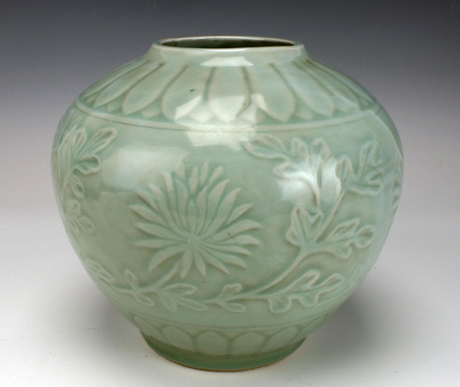 CELADON LOTUS VASE (1 of 4)