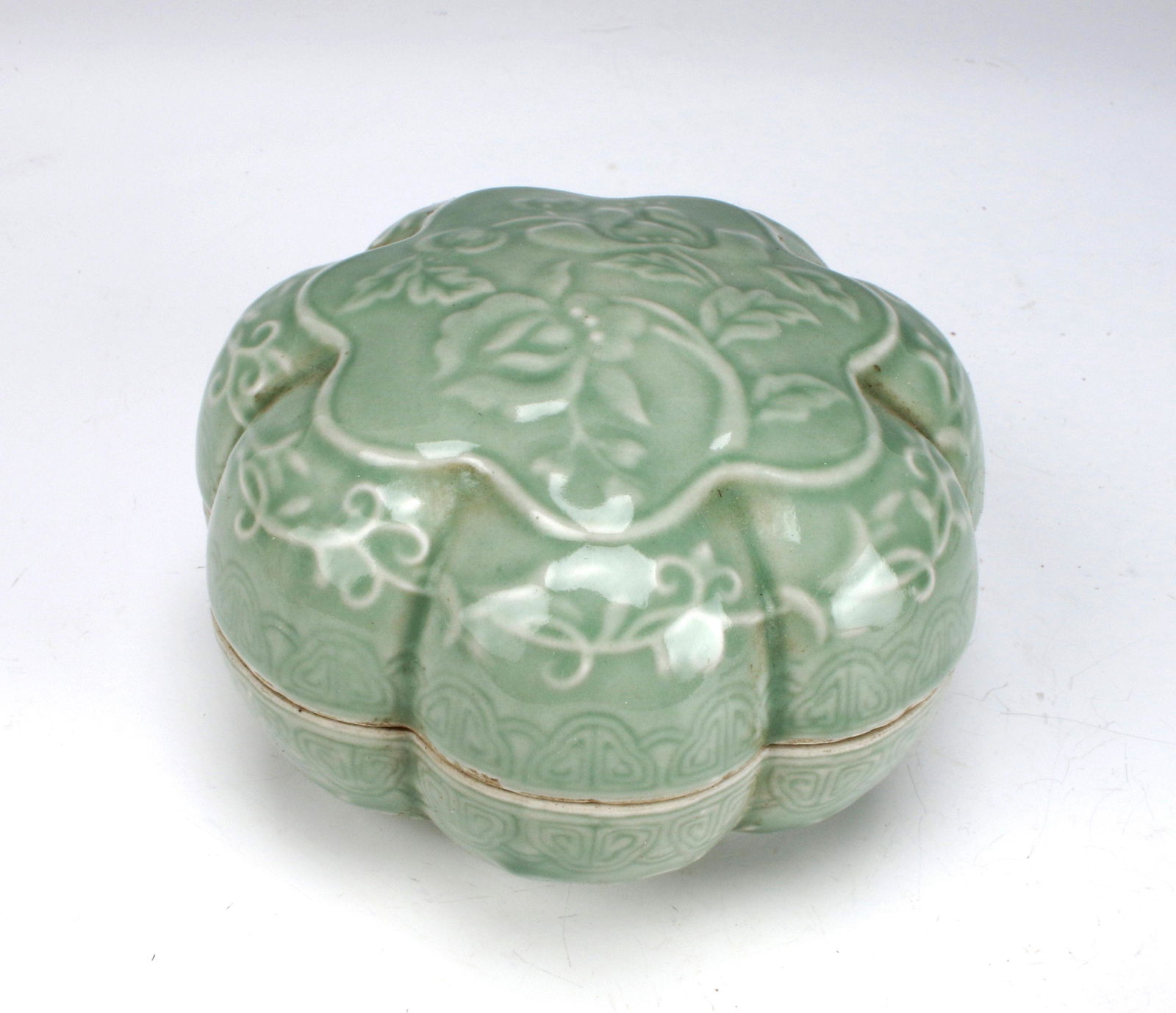 PORCELAIN CELADON FLORAL BOX: PORCELAIN CELADON FLORAL BOX