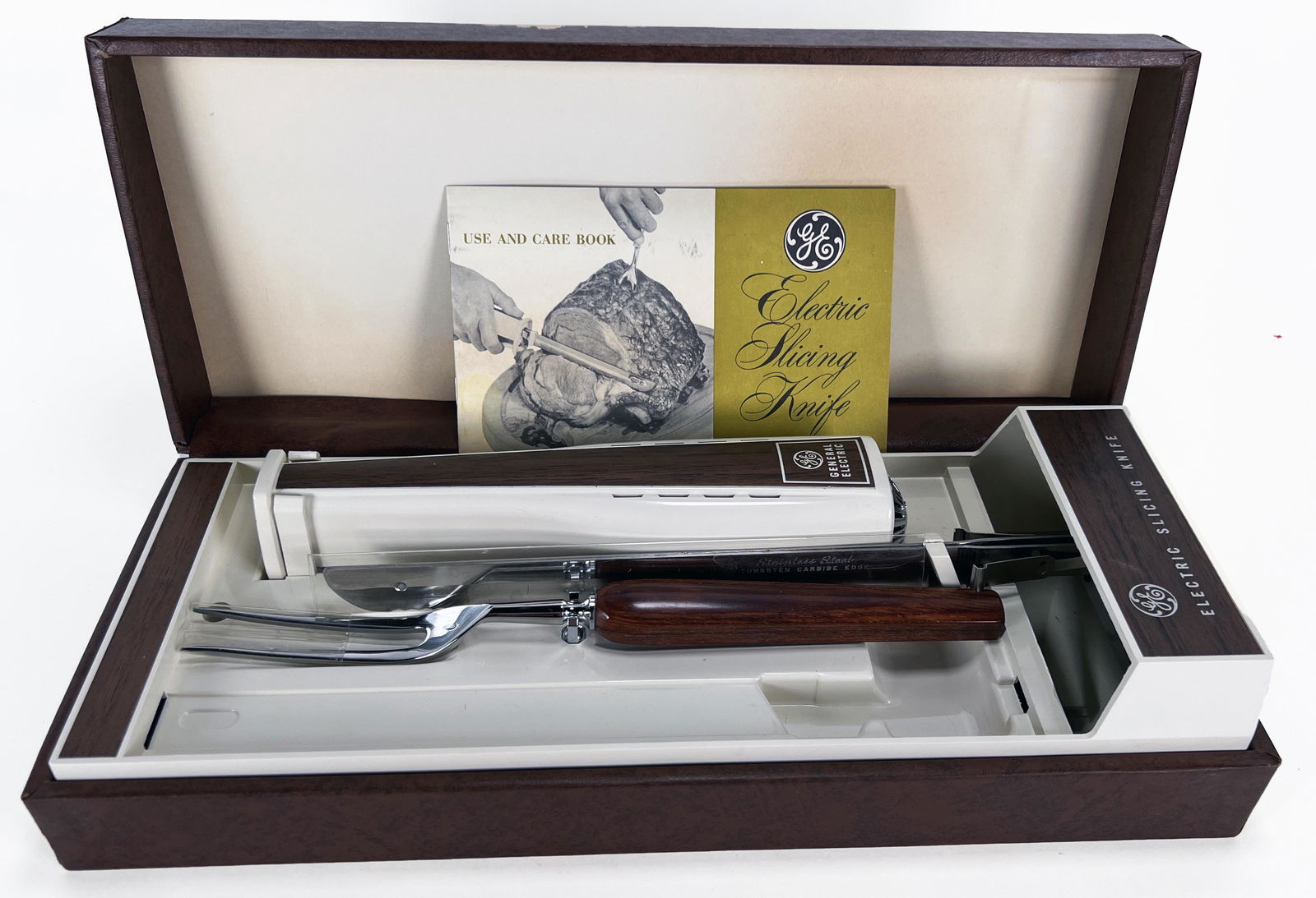 GENERAL ELECTRIC CARVING KNIFE IN CASE: GENERAL ELECTRIC CARVING KNIFE IN CASE