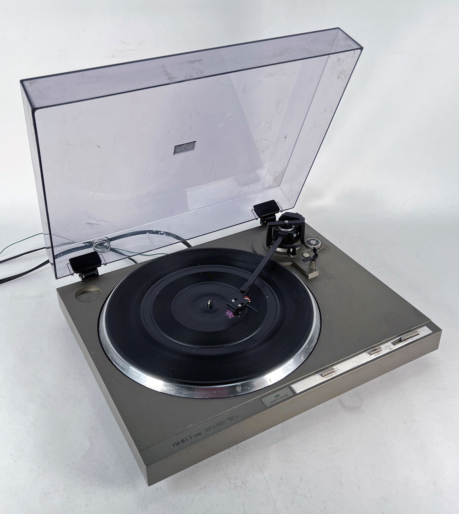 PROJECT ONE STEREO TURNTABLE (1 of 5)