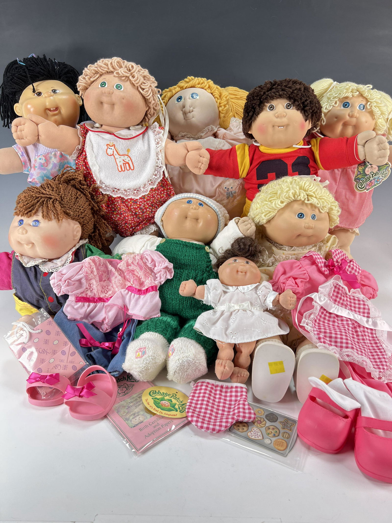 CABBAGE PATCH DOLLS AND ACCESSORIES (1 of 5)