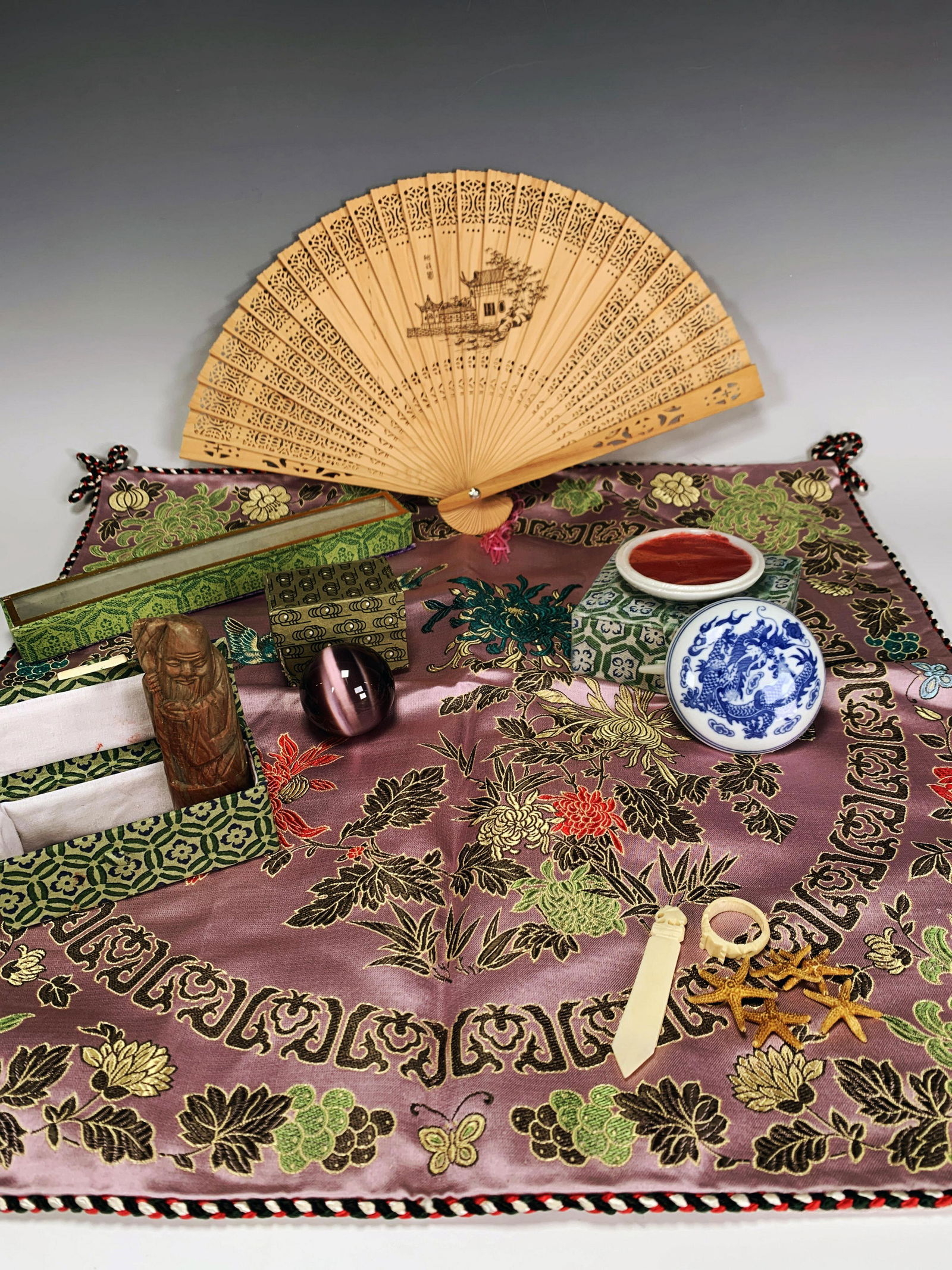 ASSORTED ASIAN DECORATIVE ITEMS (1 of 7)