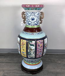 CHINESE PALACE VASE ON ROTATING STAND