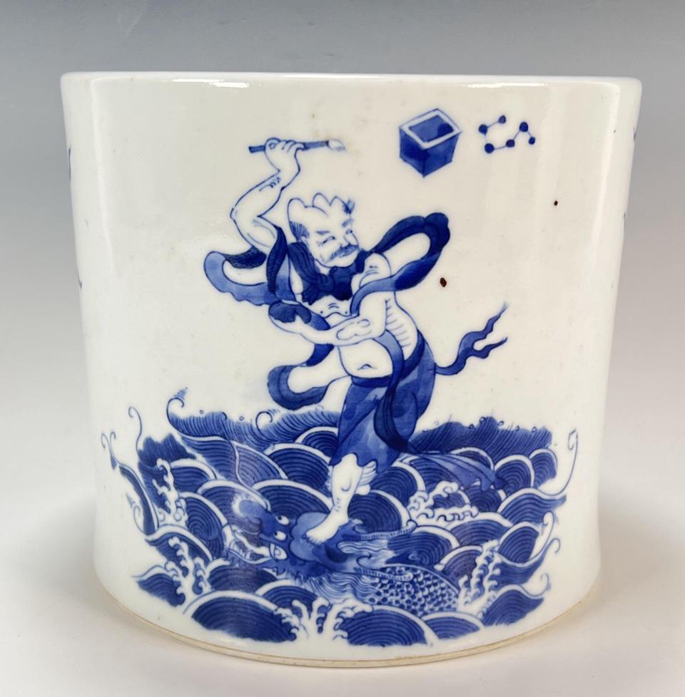 BLUE & WHITE IMMORTAL BRUSH POT (1 of 3)