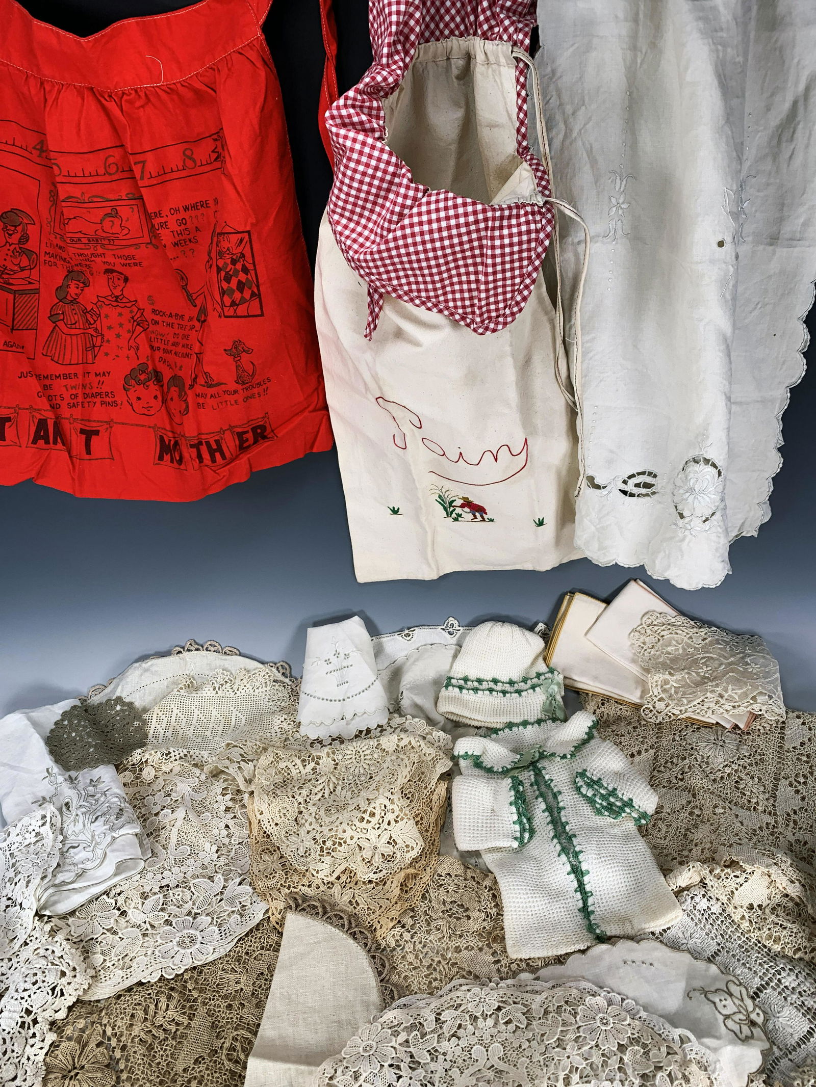 ASSORTED VINTAGE LACE LINENS & EMBROIDERED BREAD BAG (1 of 4)