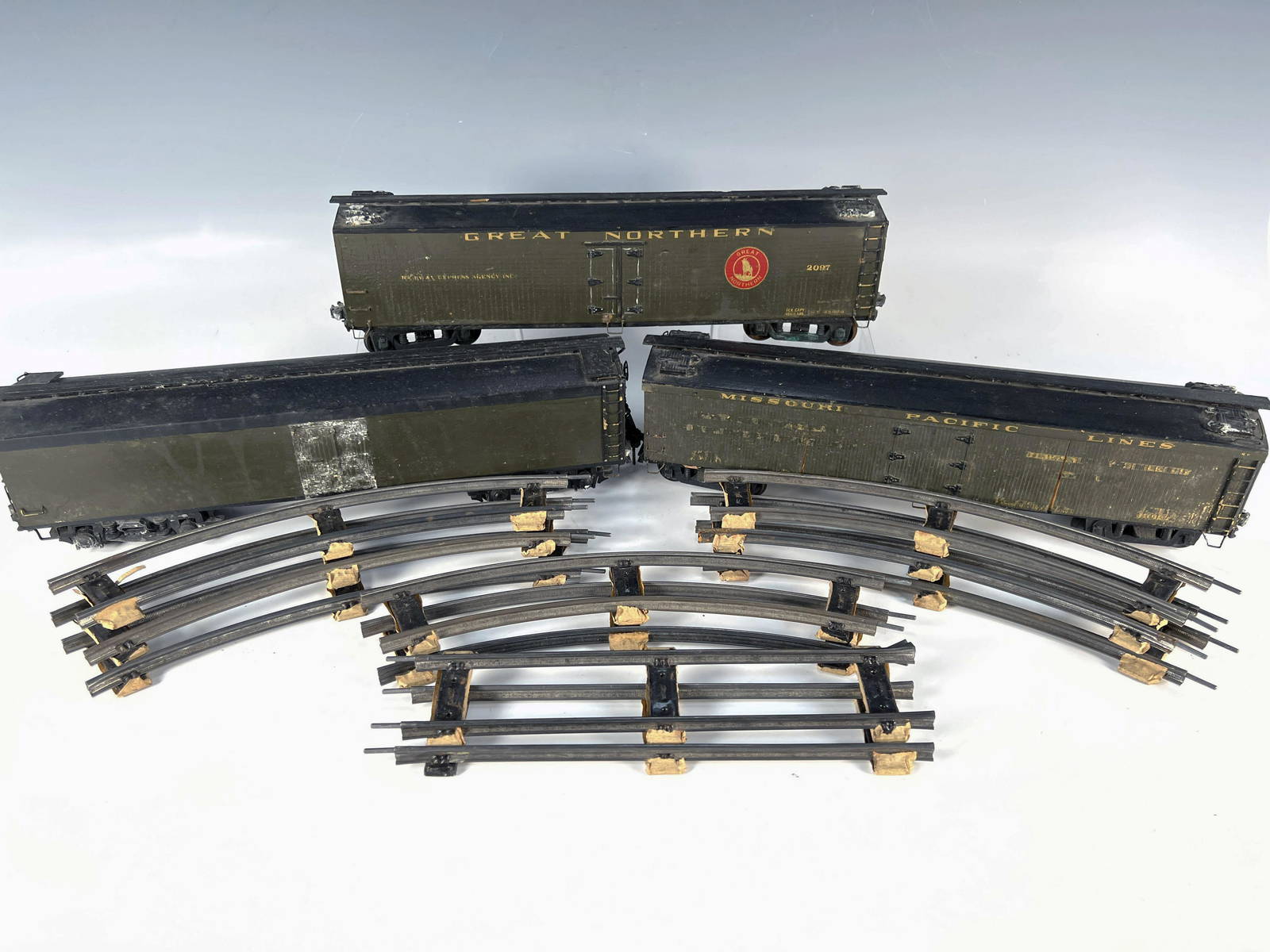 3 Scale Train Box Cars Auction