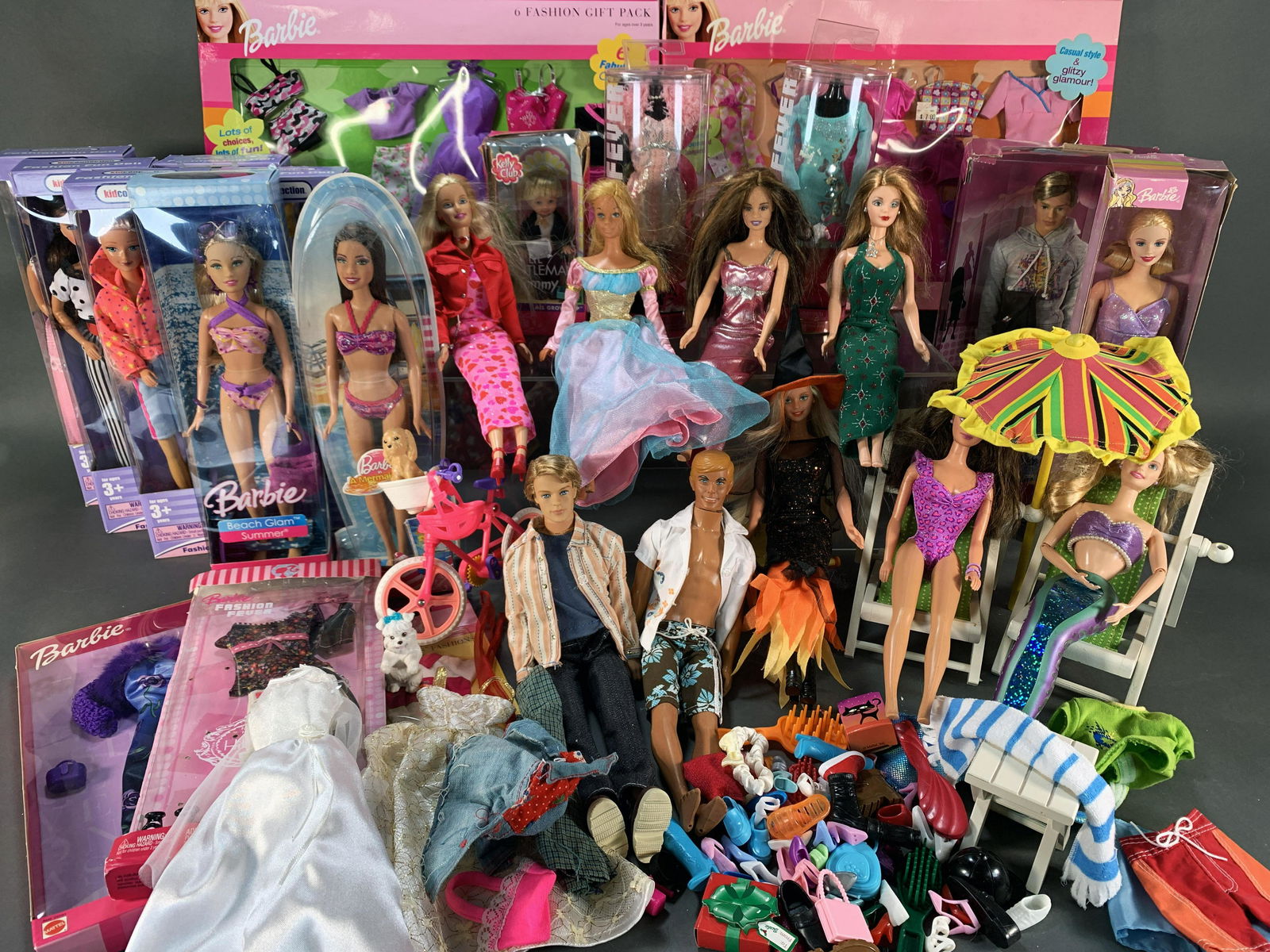 NEW BARBIES AND CLOTHING IN BOXES (1 of 8)