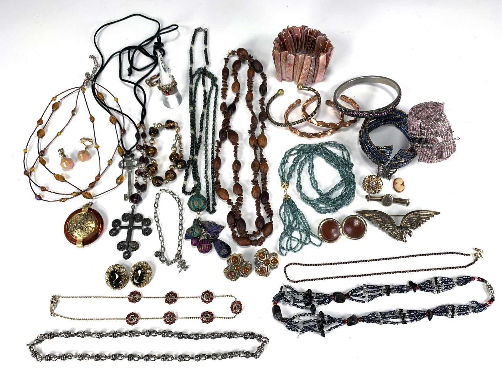 Large Lot Of Vintage Costume Jewelry Auction