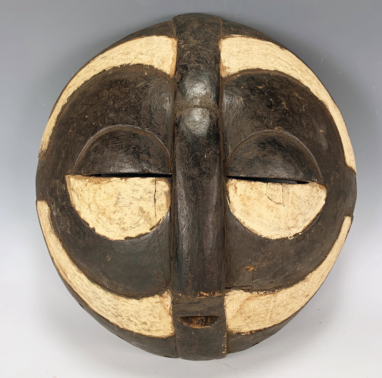 ROUND SONGWE MASK CONGO (1 of 4)