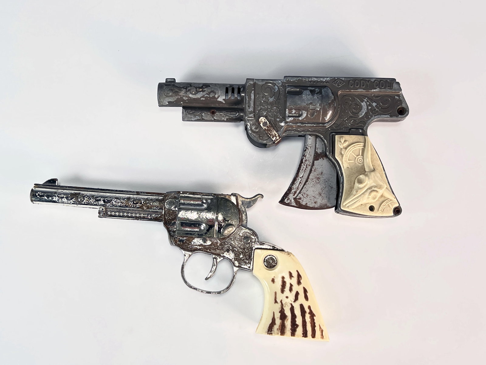 TWO VINTAGE CAP GUNS DAISY & CODY COLT: TWO VINTAGE CAP GUNS DAISY & CODY COLT