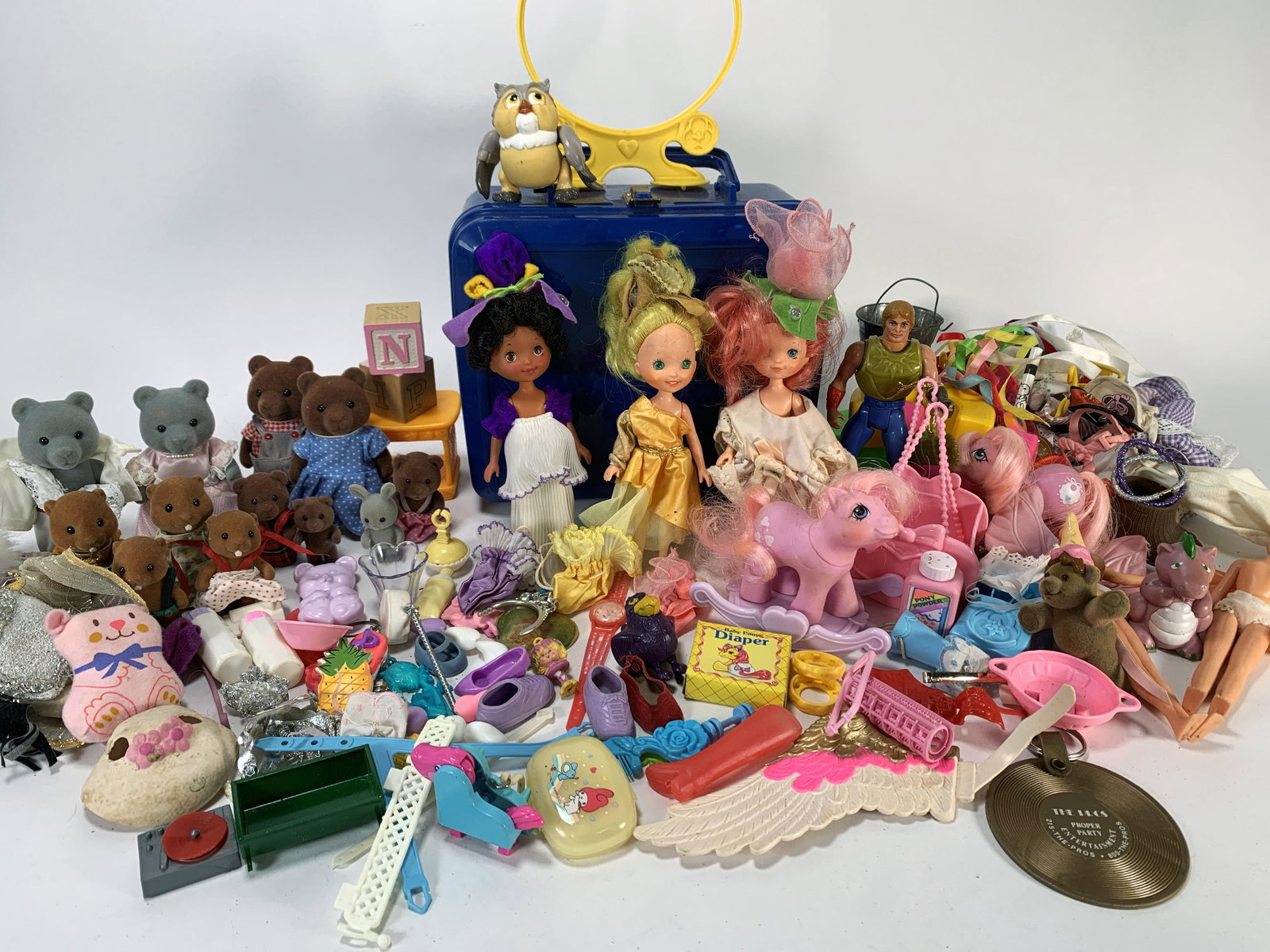 ASSORTED LOT OF 1980S TOYS, DOLLS, ACCESSORIES (1 of 5)