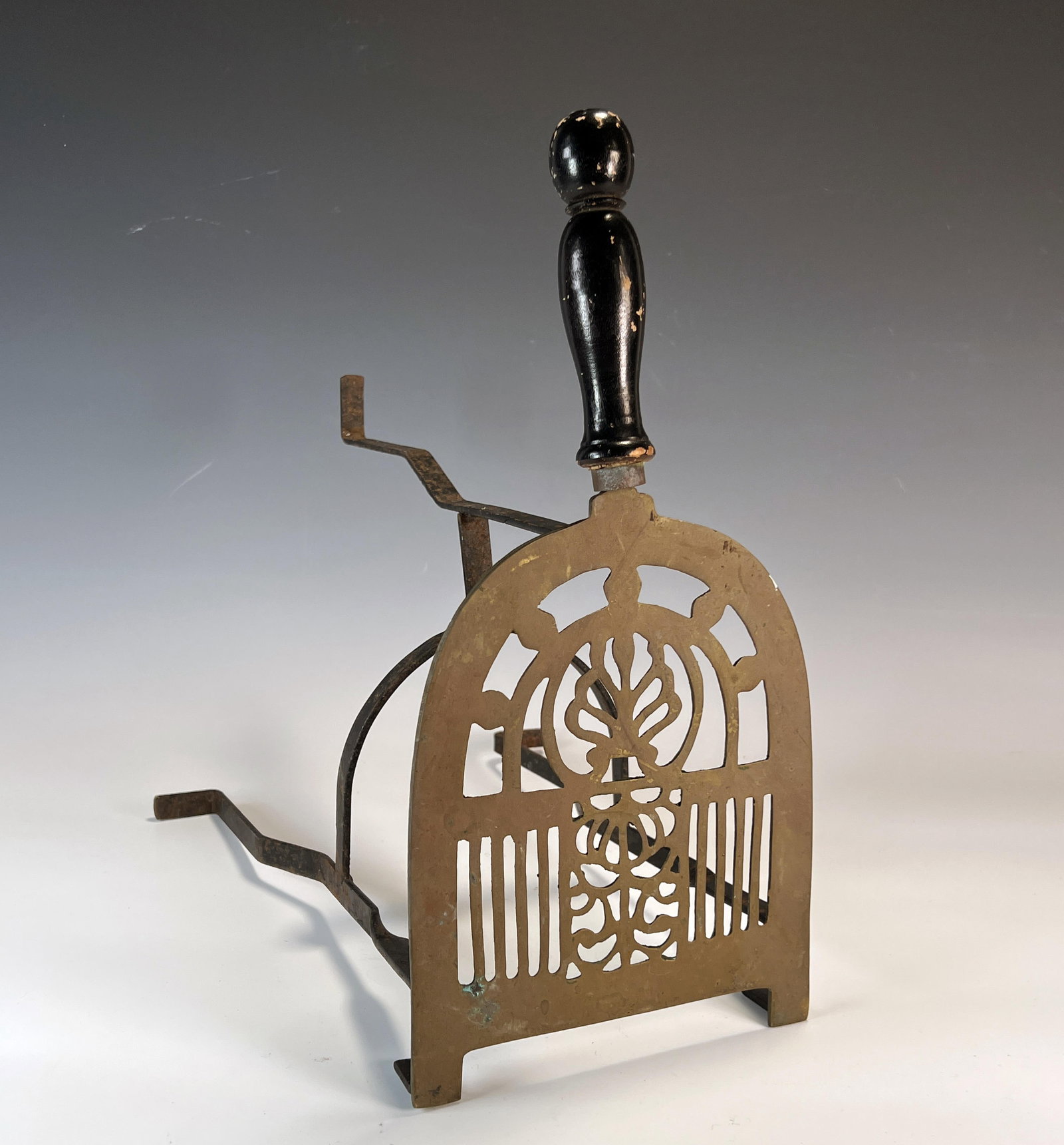 WROUGHT IRON & BRASS FIREPLACE TRIVET: WROUGHT IRON & BRASS FIREPLACE TRIVET