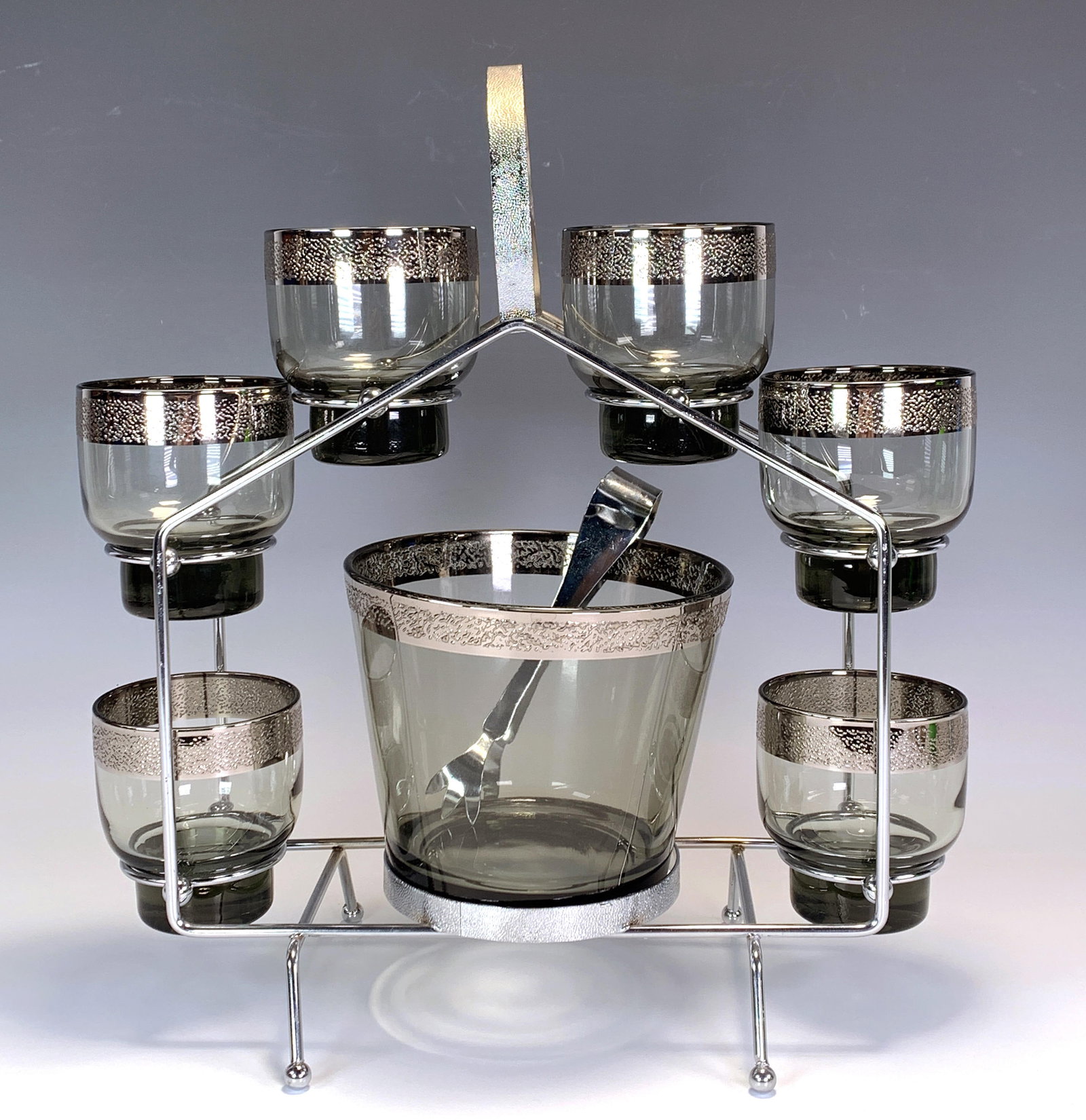 MID CENTURY SILVER FADE SMOKE ICE BUCKET, 6 ROCKS GLASSES & CHROME BAR CADDY (1 of 5)
