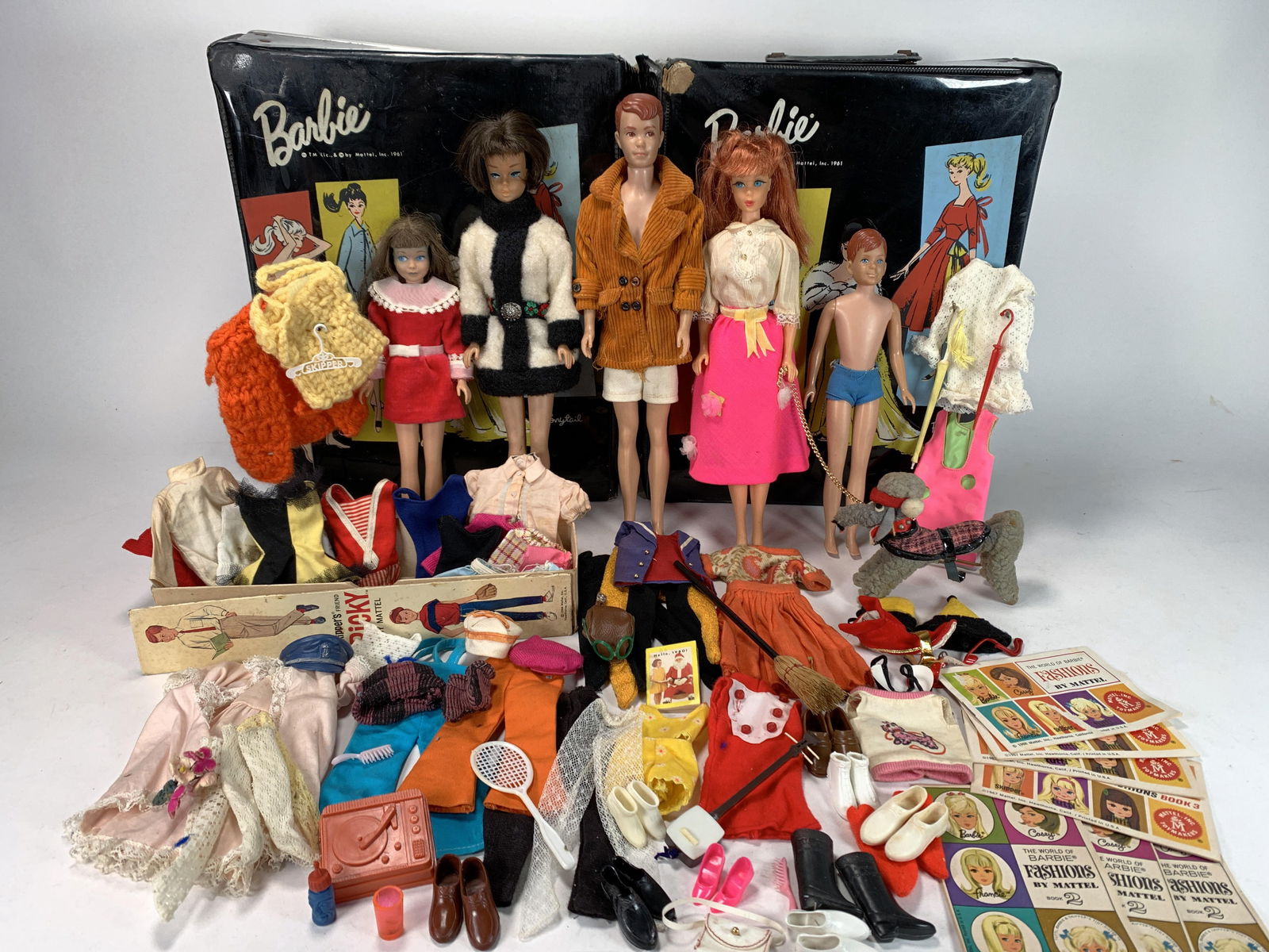 BARBIE CARRYING CASE WITH DOLLS & ACCESSORIES ALLAN RICKY POODLE (1 of 16)