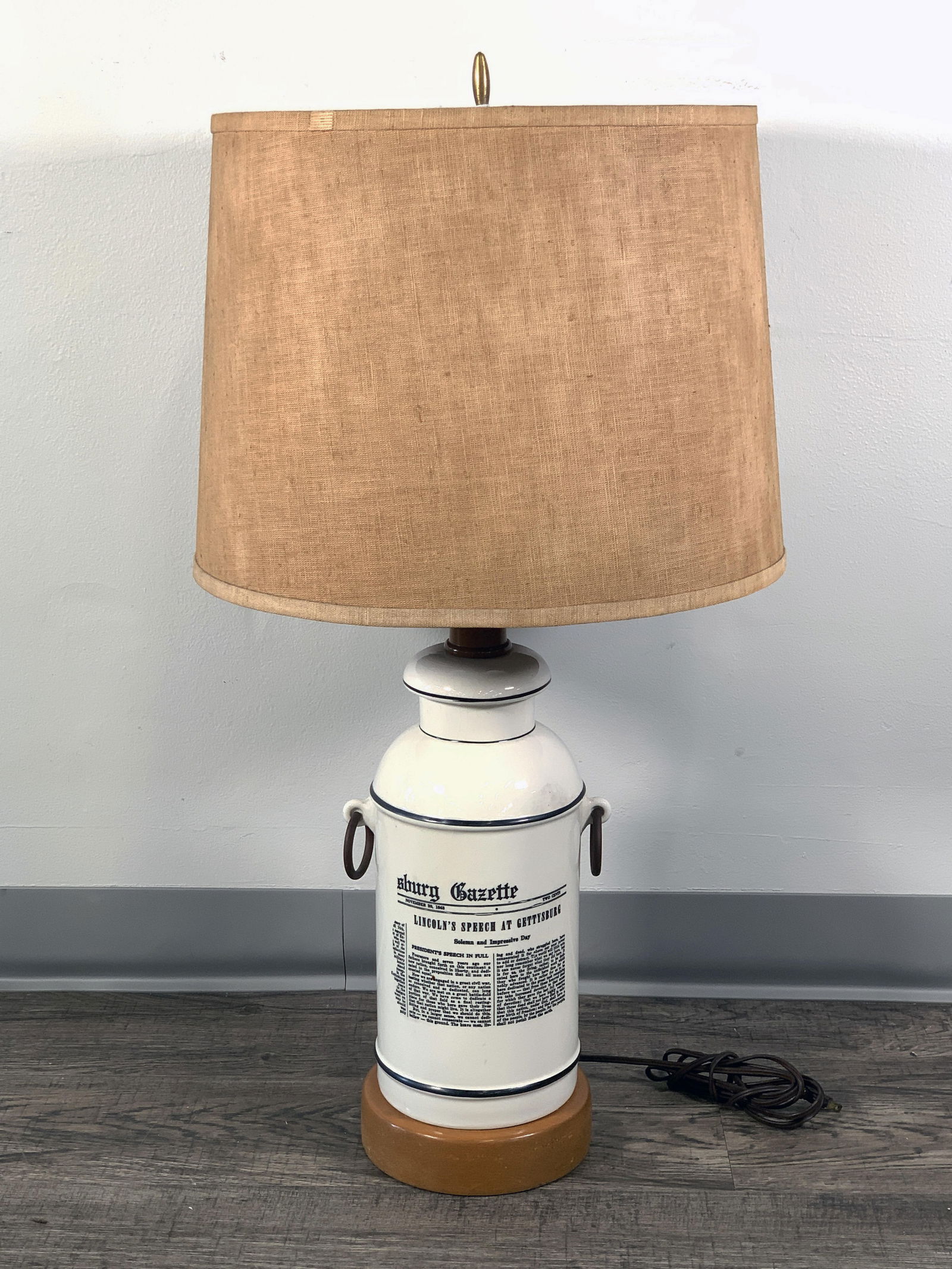GETTYSBURG GAZETTE LINCOLN SPEECH TABLE LAMP: GETTYSBURG GAZETTE LINCOLN SPEECH TABLE LAMP</
