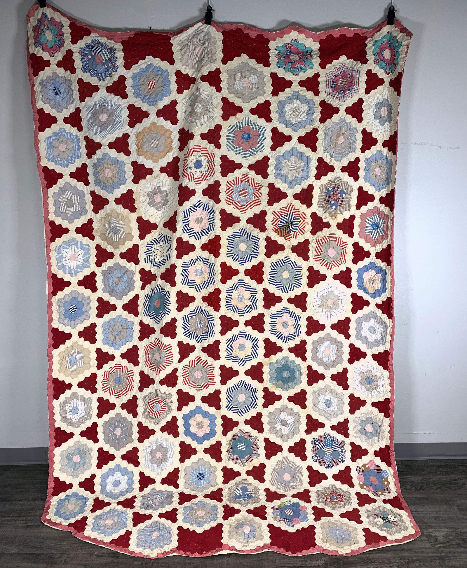 VINTAGE HANDMADE QUILT IN HONEYCOMB PATTERN (1 of 5)