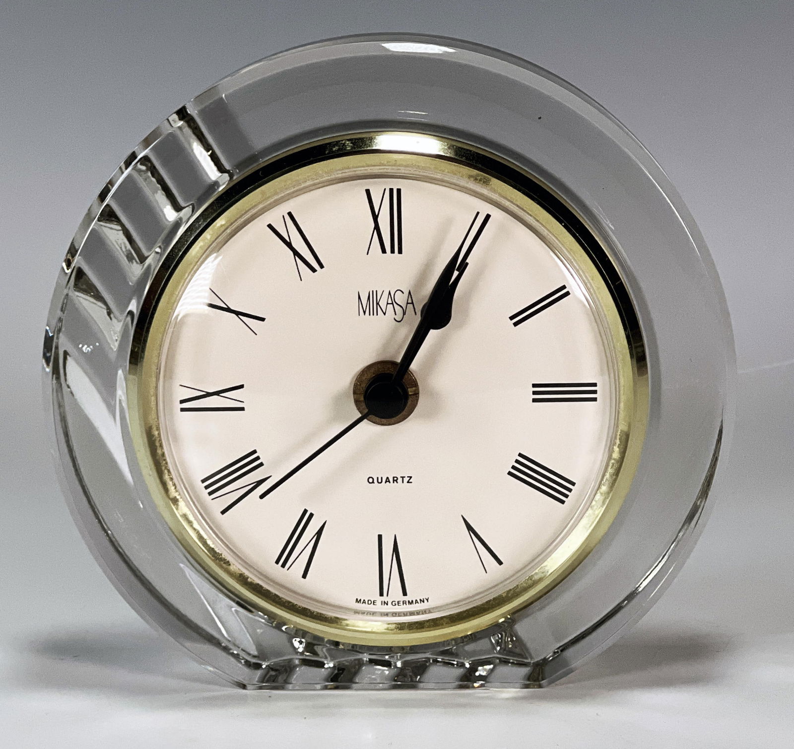 MIKASA GLASS QUARTZ DESK CLOCK (1 of 4)