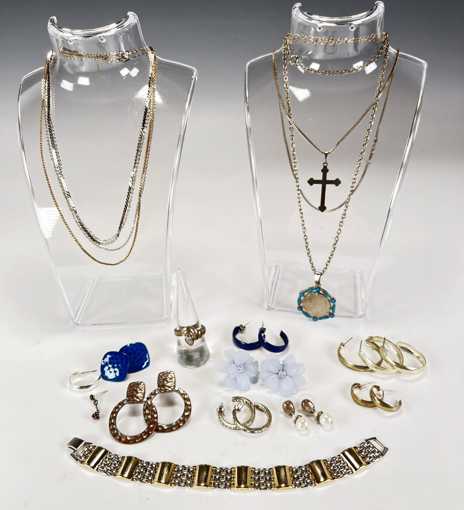 ASSEMBLED LOT OF COSTUME NECKLACES & EARRINGS: ASSEMBLED LOT OF COSTUME NECKLACES & EARRINGS<