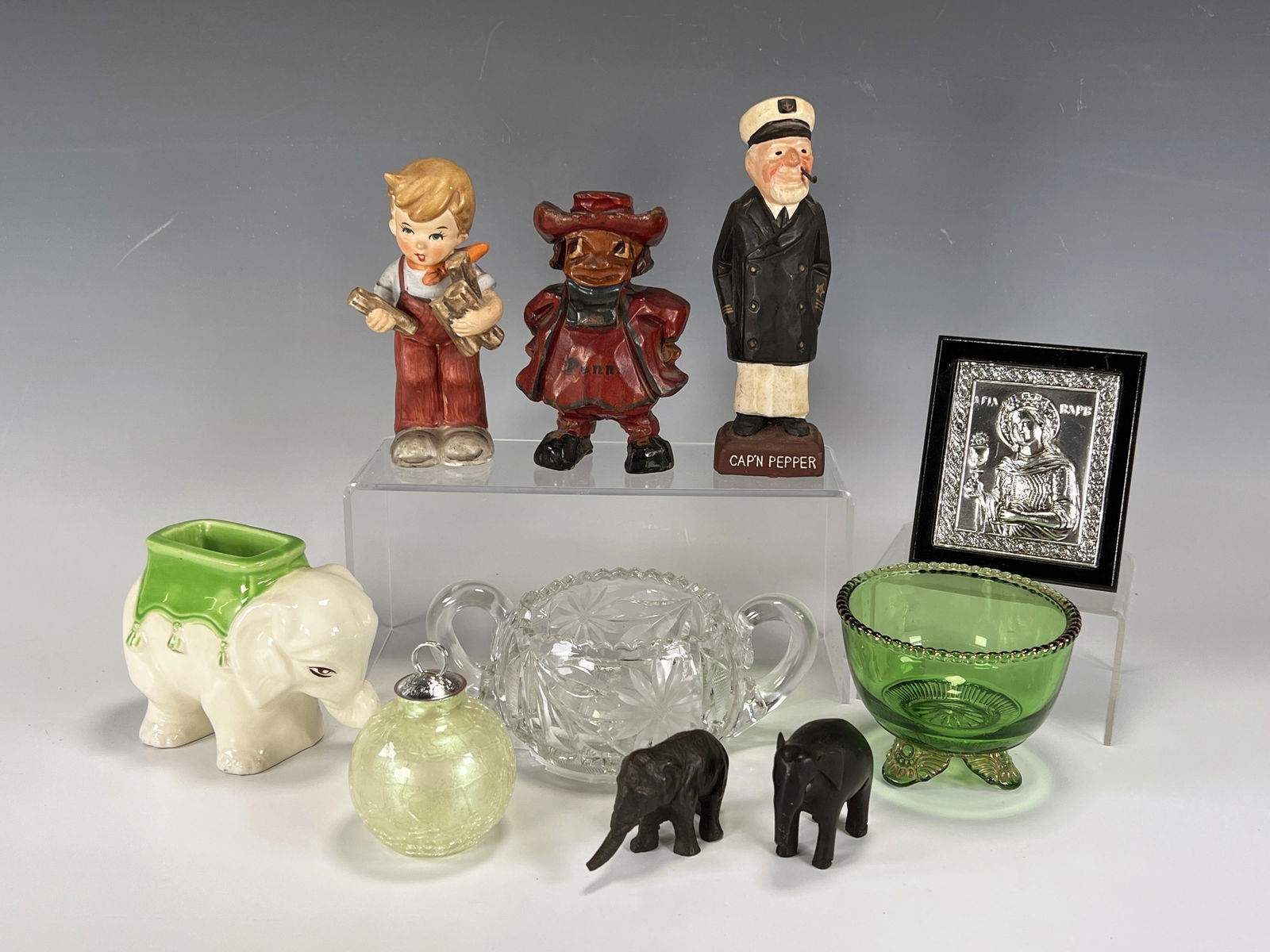 COLLECTION OF DECORATIVE FIGURES GLASS ITEMS (1 of 4)
