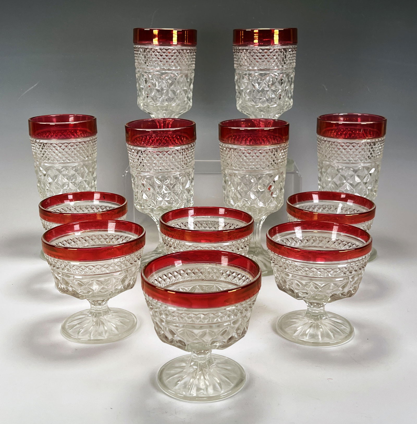 ANCHOR HOCKING CLEAR GLASS WITH CRANBERRY RIMS: ANCHOR HOCKING CLEAR GLASS WITH CRANBERRY RIMS