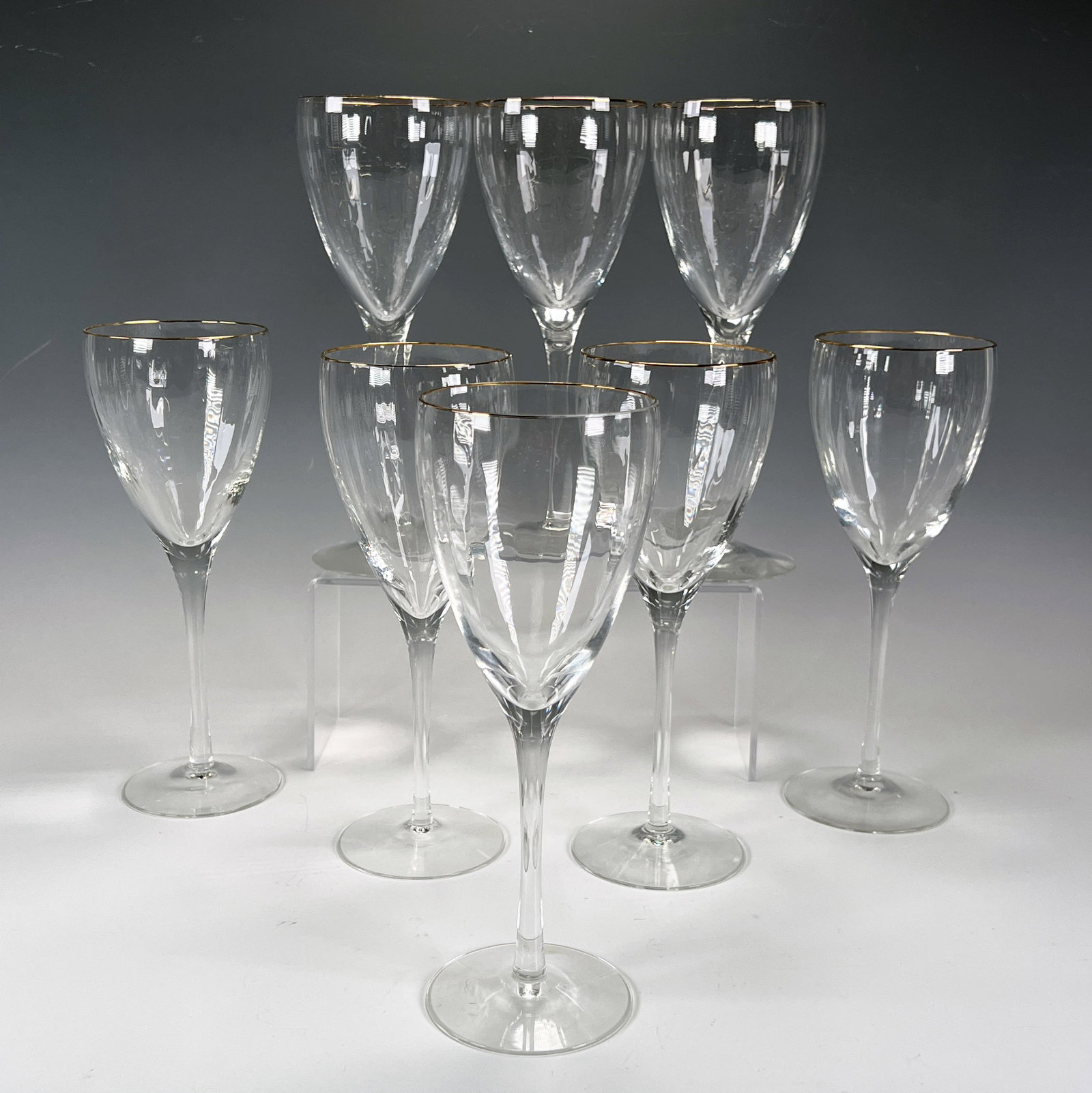 8 LENOX GOLD RIMMED WINE GLASSES: 8 LENOX GOLD RIMMED WINE GLASSES